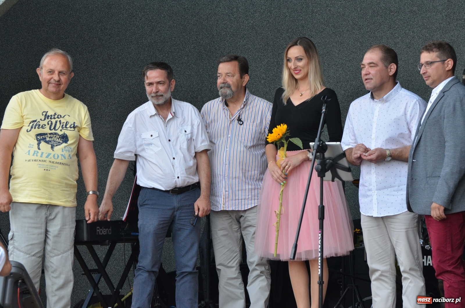 Zdjęcie w galerii na portalu naszraciborz.pl: Grupa Bez Nazwy i Agnieszka Kawulok w parku Roth  wiadomości z regionu