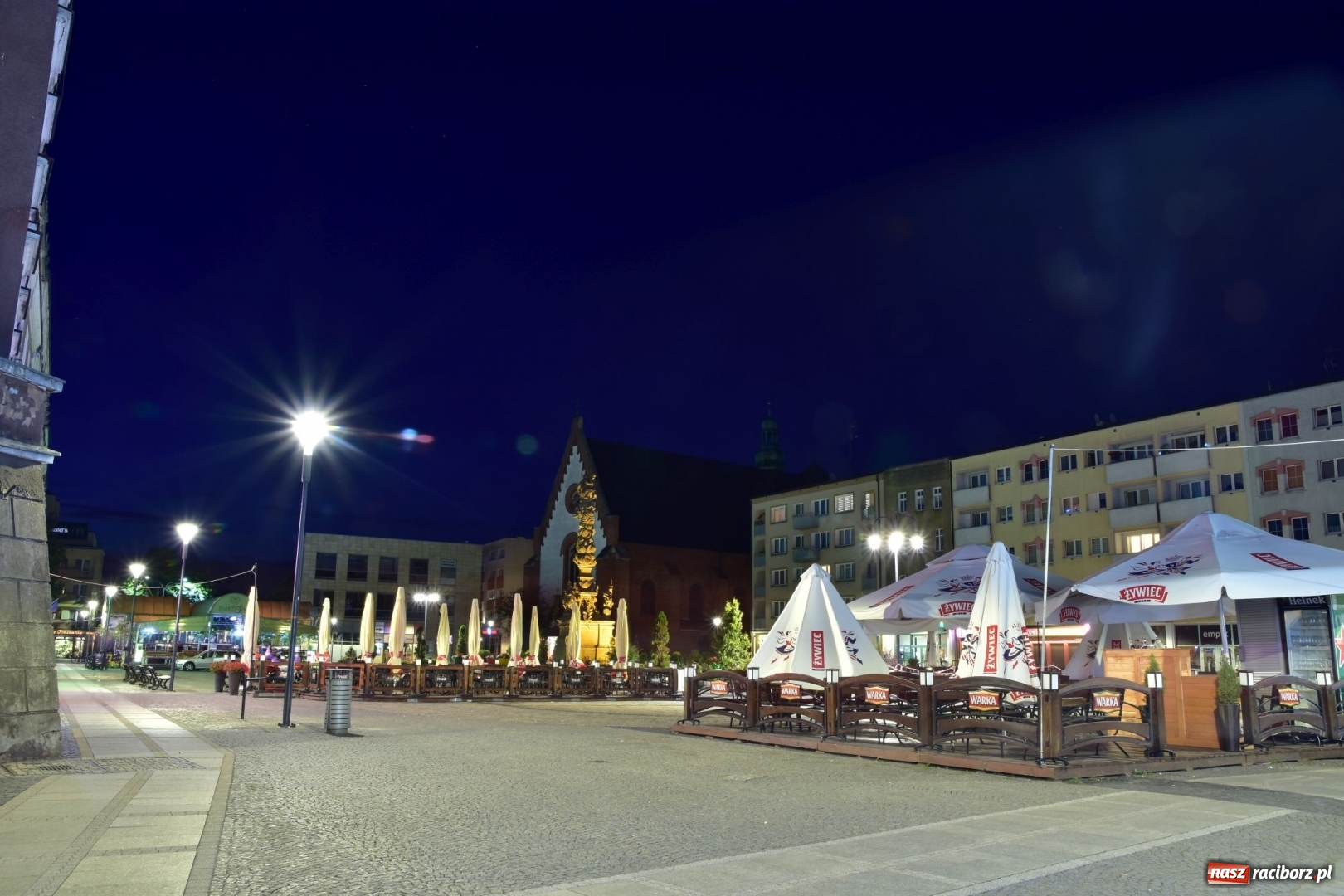 Zdjęcie w galerii na portalu naszraciborz.pl: Raciborski Rynek z nowym oświetleniem [FOTO] wiadomości z regionu