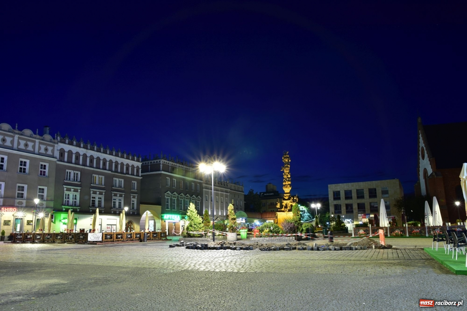 Zdjęcie w galerii na portalu naszraciborz.pl: Raciborski Rynek z nowym oświetleniem [FOTO] wiadomości z regionu