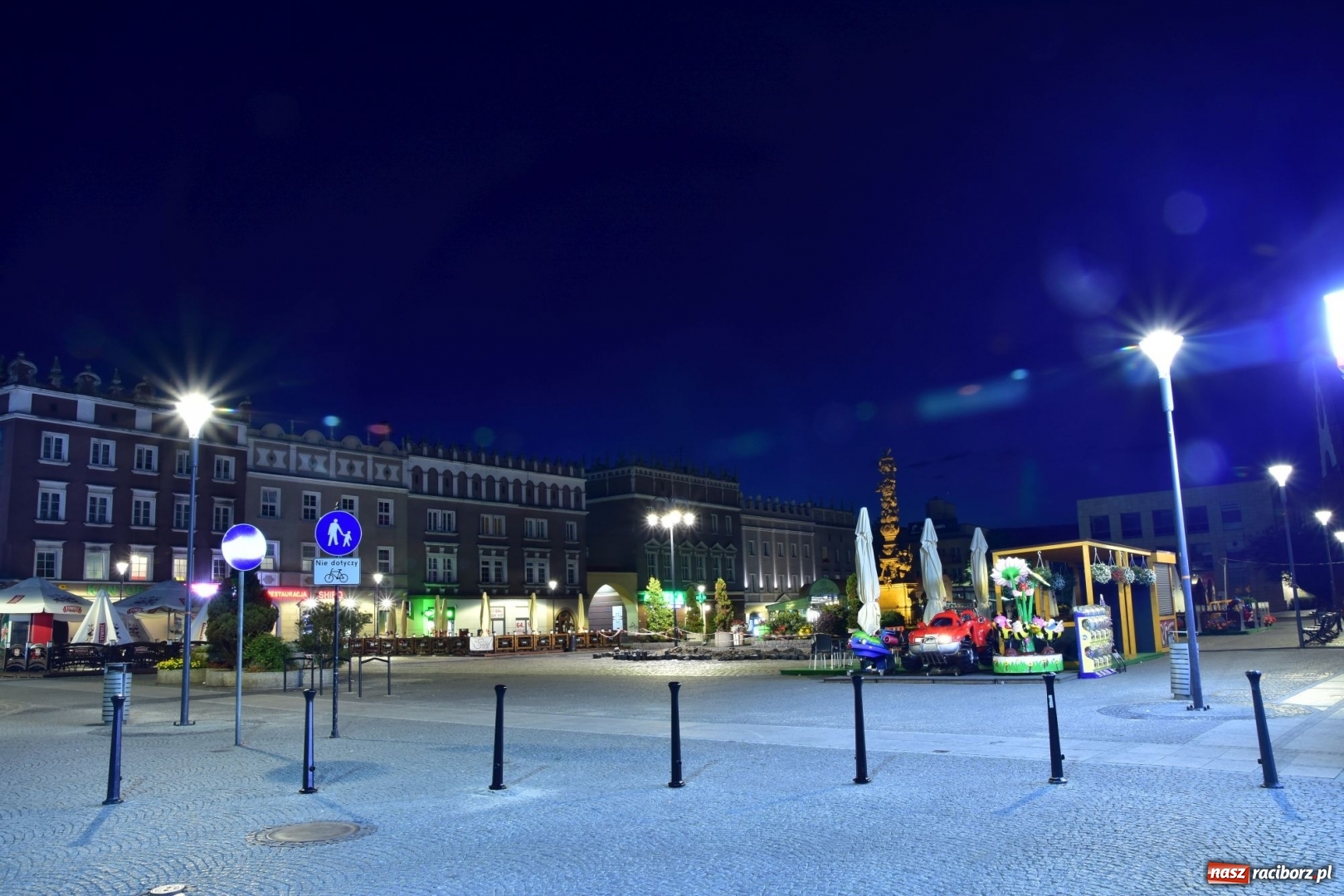 Zdjęcie w galerii na portalu naszraciborz.pl: Raciborski Rynek z nowym oświetleniem [FOTO] wiadomości z regionu