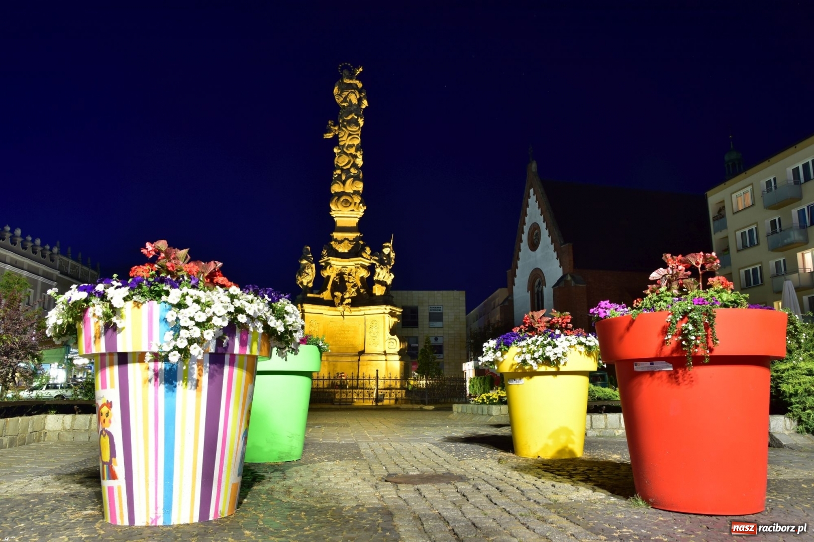 Zdjęcie w galerii na portalu naszraciborz.pl: Raciborski Rynek z nowym oświetleniem [FOTO] wiadomości z regionu