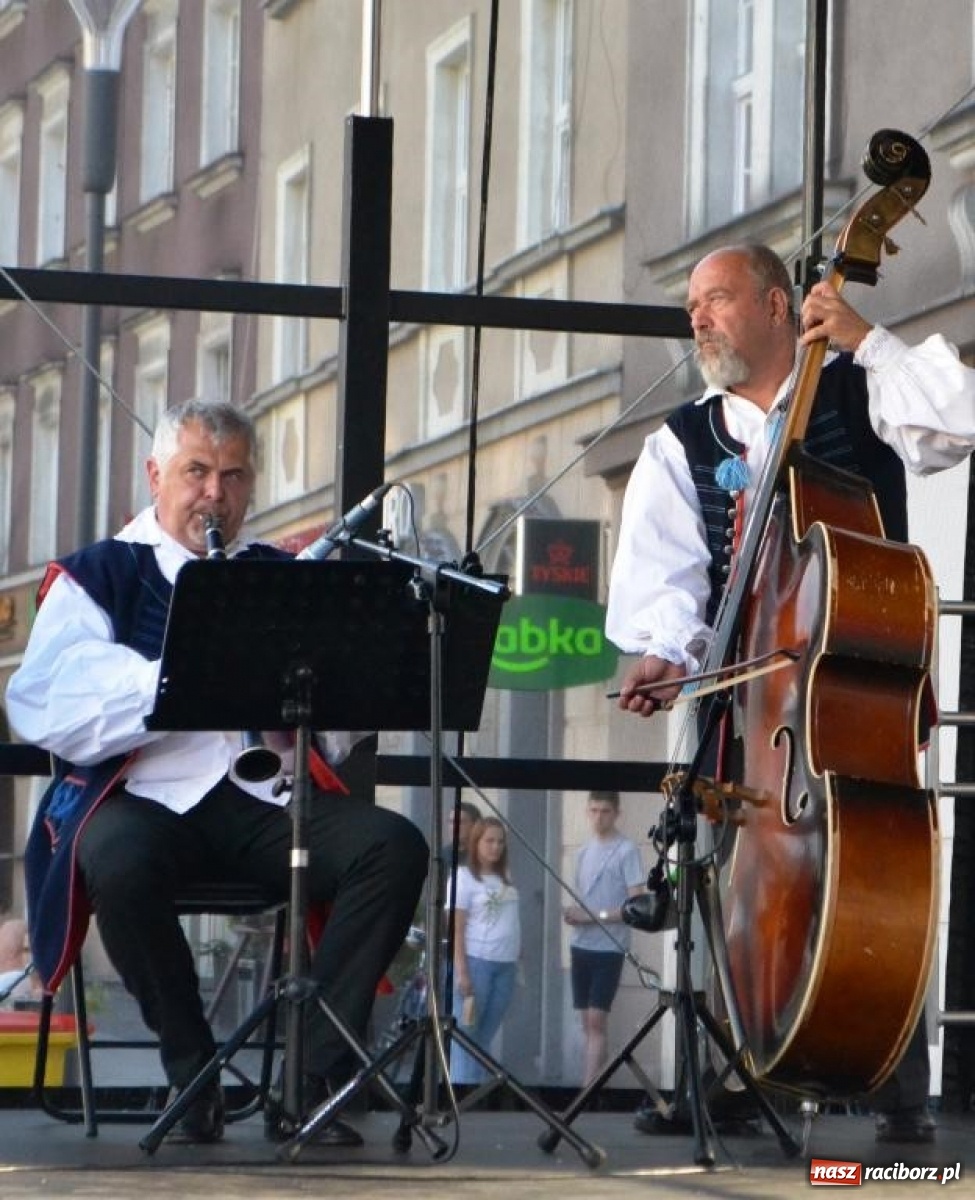 Zdjęcie w galerii na portalu naszraciborz.pl: Artyści RCK na miejskich obchodach Roku Powstań Śląskich [FOTO] wiadomości z regionu