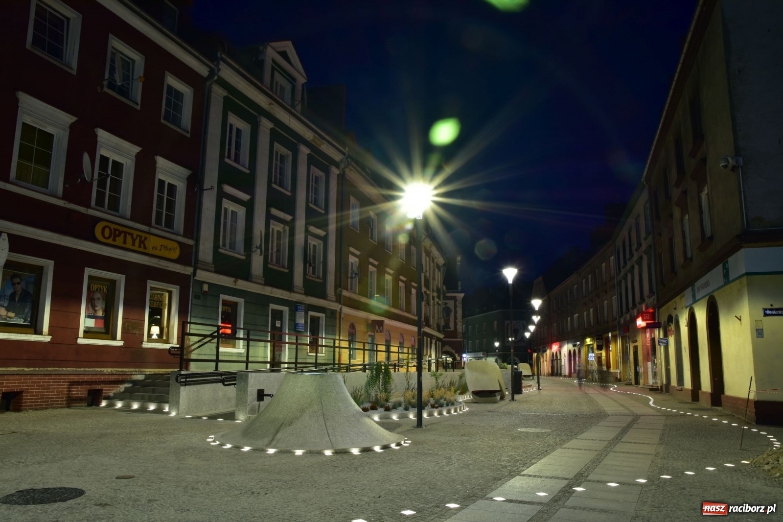 Zdjęcie w galerii na portalu naszraciborz.pl: Dzwoneczki, legenda i LEDy - Długa by night po modernizacji [FOTO] wiadomości z regionu