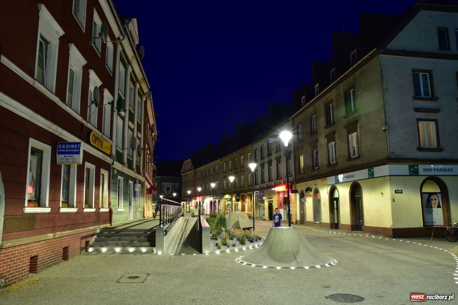 Zdjęcie w galerii na portalu naszraciborz.pl: Dzwoneczki, legenda i LEDy - Długa by night po modernizacji [FOTO] wiadomości z regionu