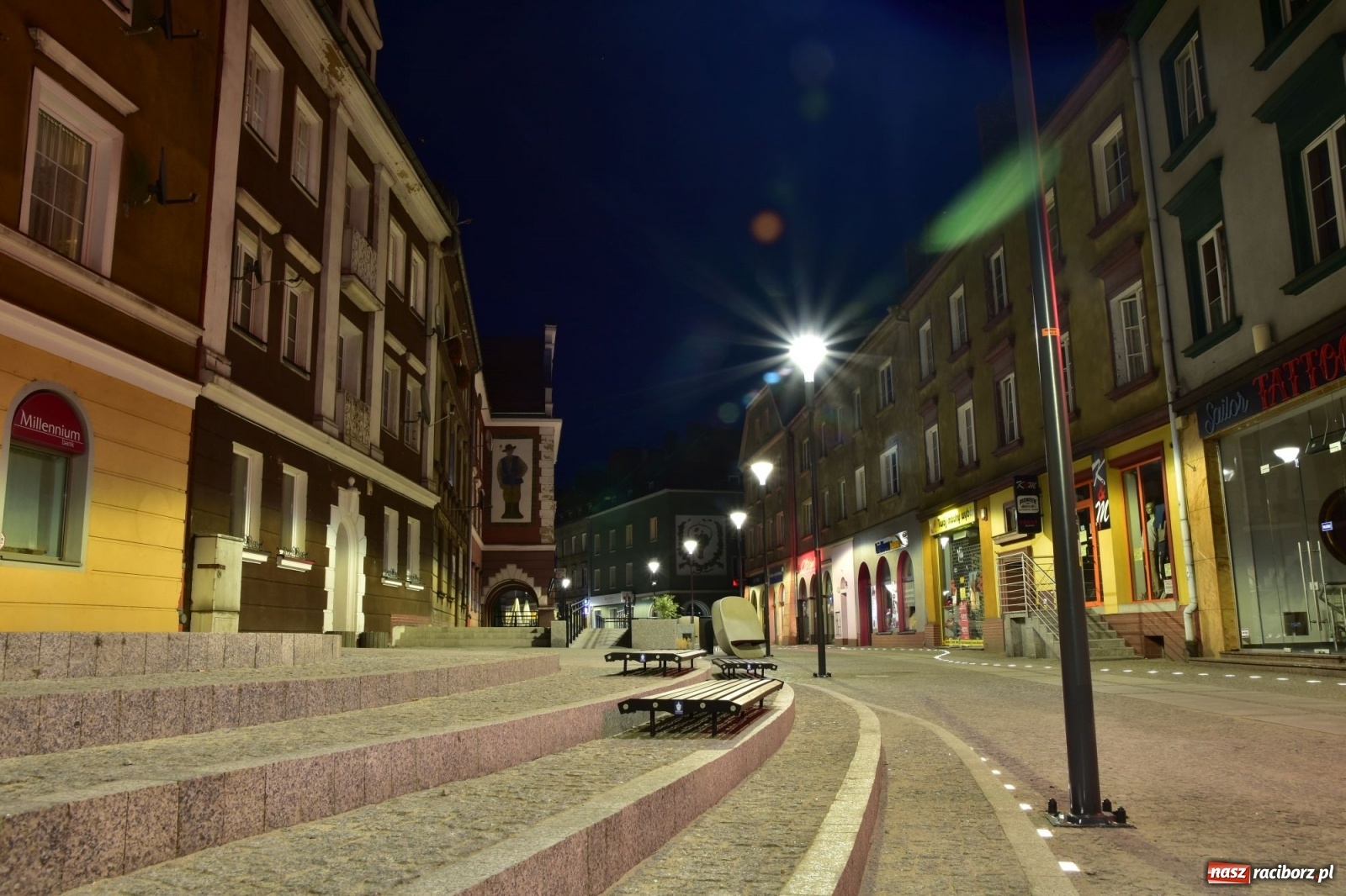 Zdjęcie w galerii na portalu naszraciborz.pl: Dzwoneczki, legenda i LEDy - Długa by night po modernizacji [FOTO] wiadomości z regionu