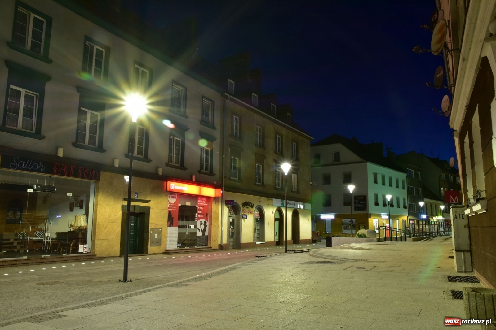 Zdjęcie w galerii na portalu naszraciborz.pl: Dzwoneczki, legenda i LEDy - Długa by night po modernizacji [FOTO] wiadomości z regionu