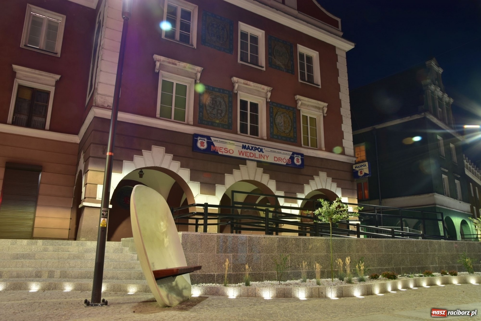 Zdjęcie w galerii na portalu naszraciborz.pl: Dzwoneczki, legenda i LEDy - Długa by night po modernizacji [FOTO] wiadomości z regionu