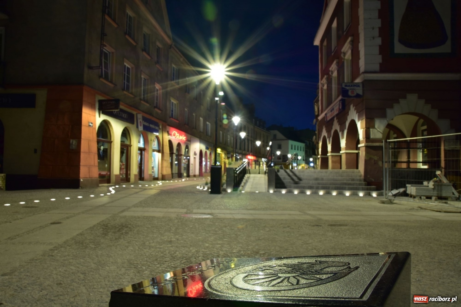 Zdjęcie w galerii na portalu naszraciborz.pl: Dzwoneczki, legenda i LEDy - Długa by night po modernizacji [FOTO] wiadomości z regionu