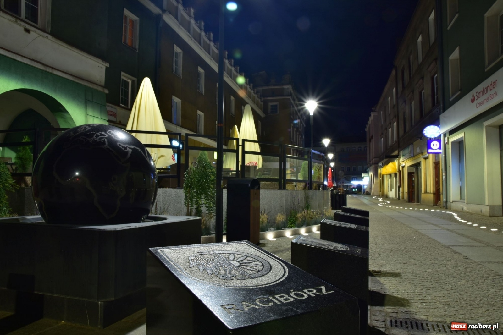 Zdjęcie w galerii na portalu naszraciborz.pl: Dzwoneczki, legenda i LEDy - Długa by night po modernizacji [FOTO] wiadomości z regionu