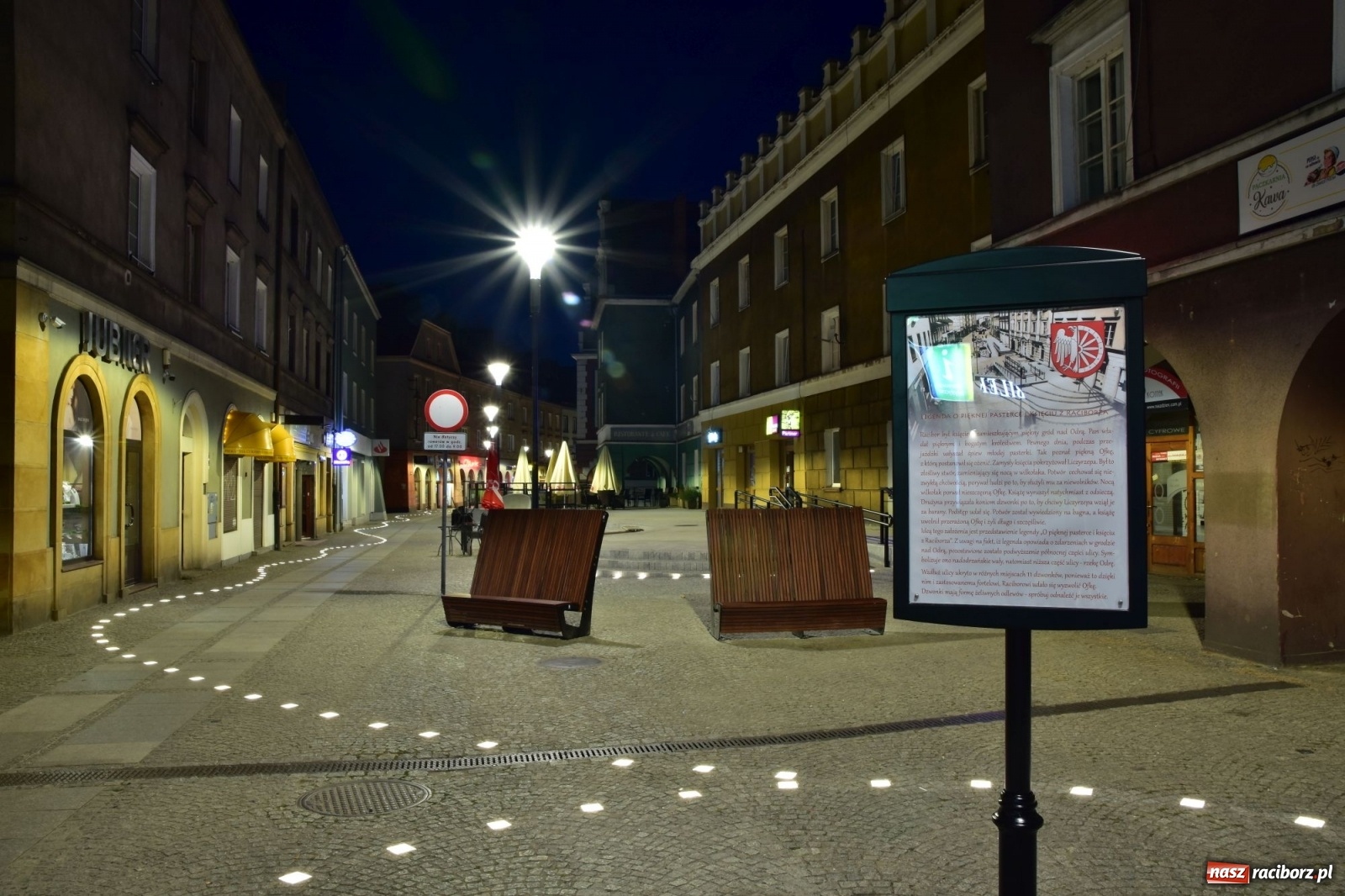 Zdjęcie w galerii na portalu naszraciborz.pl: Dzwoneczki, legenda i LEDy - Długa by night po modernizacji [FOTO] wiadomości z regionu