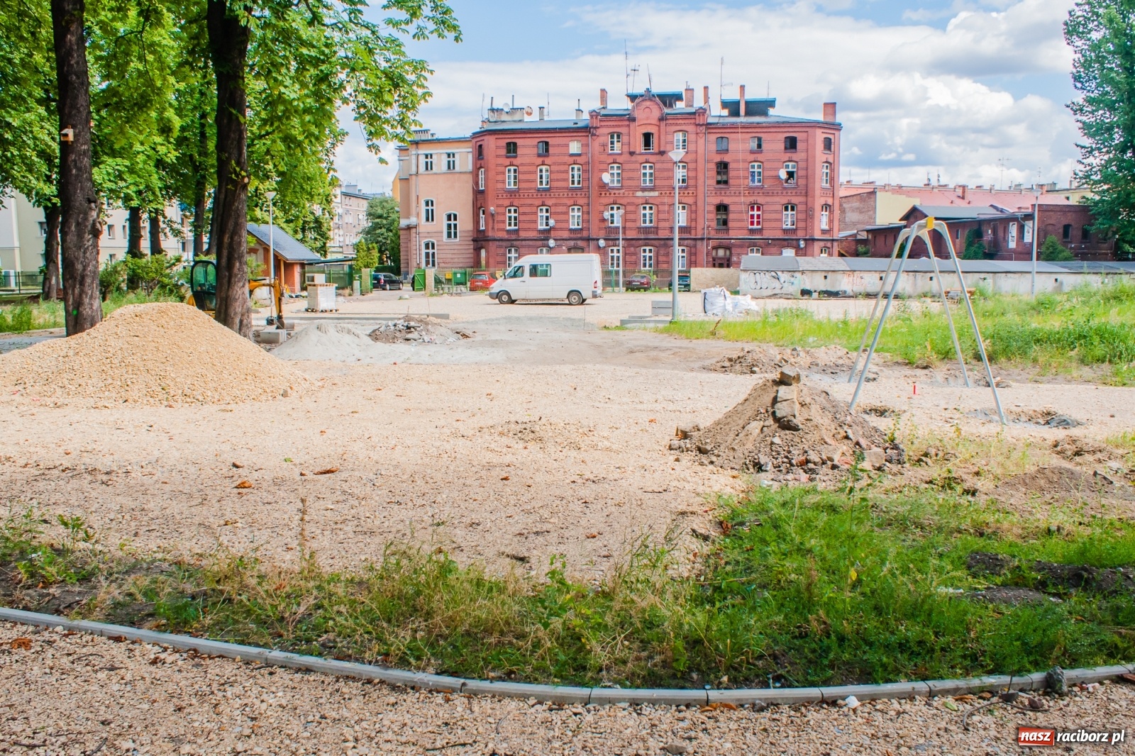 Zdjęcie w galerii na portalu naszraciborz.pl: Park Jordanowski zmienia swoje oblicze [FOTO]  wiadomości z regionu