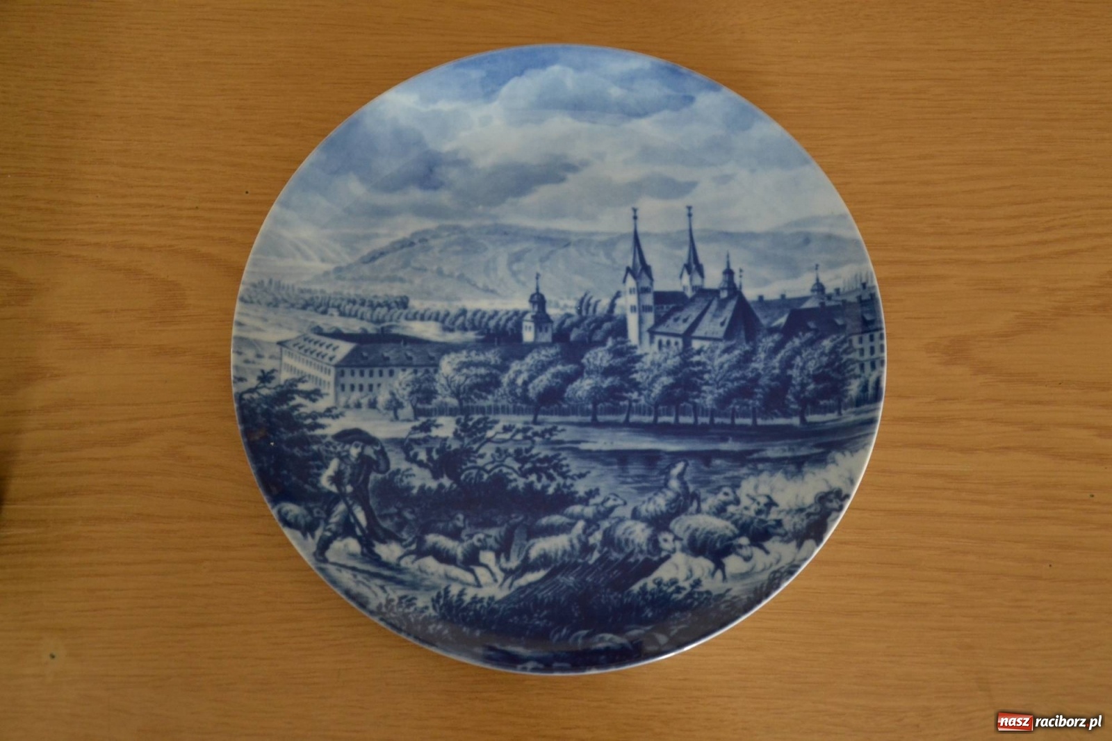 Zdjęcie w galerii na portalu naszraciborz.pl: Zamek bogatszy o pamiątki po rodzinie von Ratibor  wiadomości z regionu