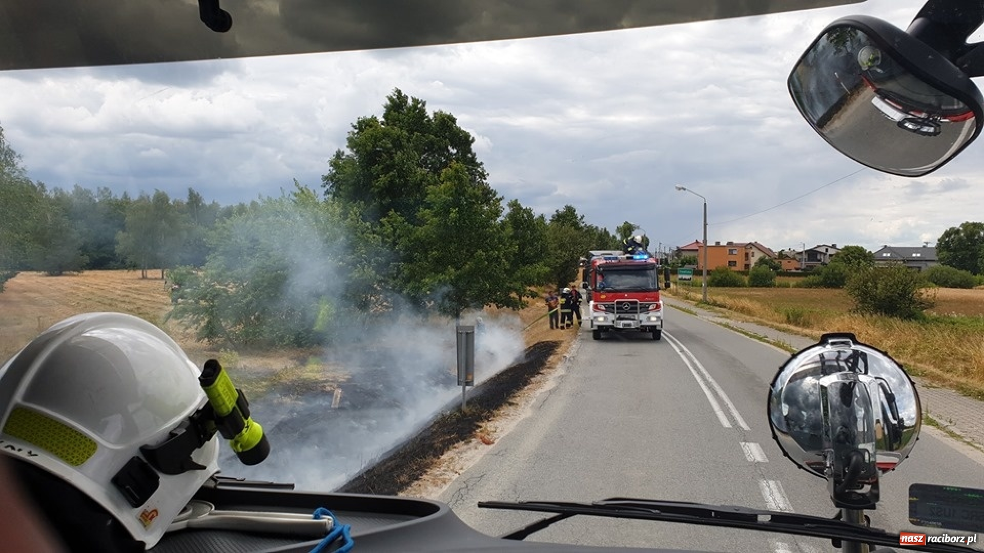 Zdjęcie w galerii na portalu naszraciborz.pl: Raport strażacki. Zalana piwnica w Kornowacu. W Siedliskach paliła się trawa wiadomości z regionu