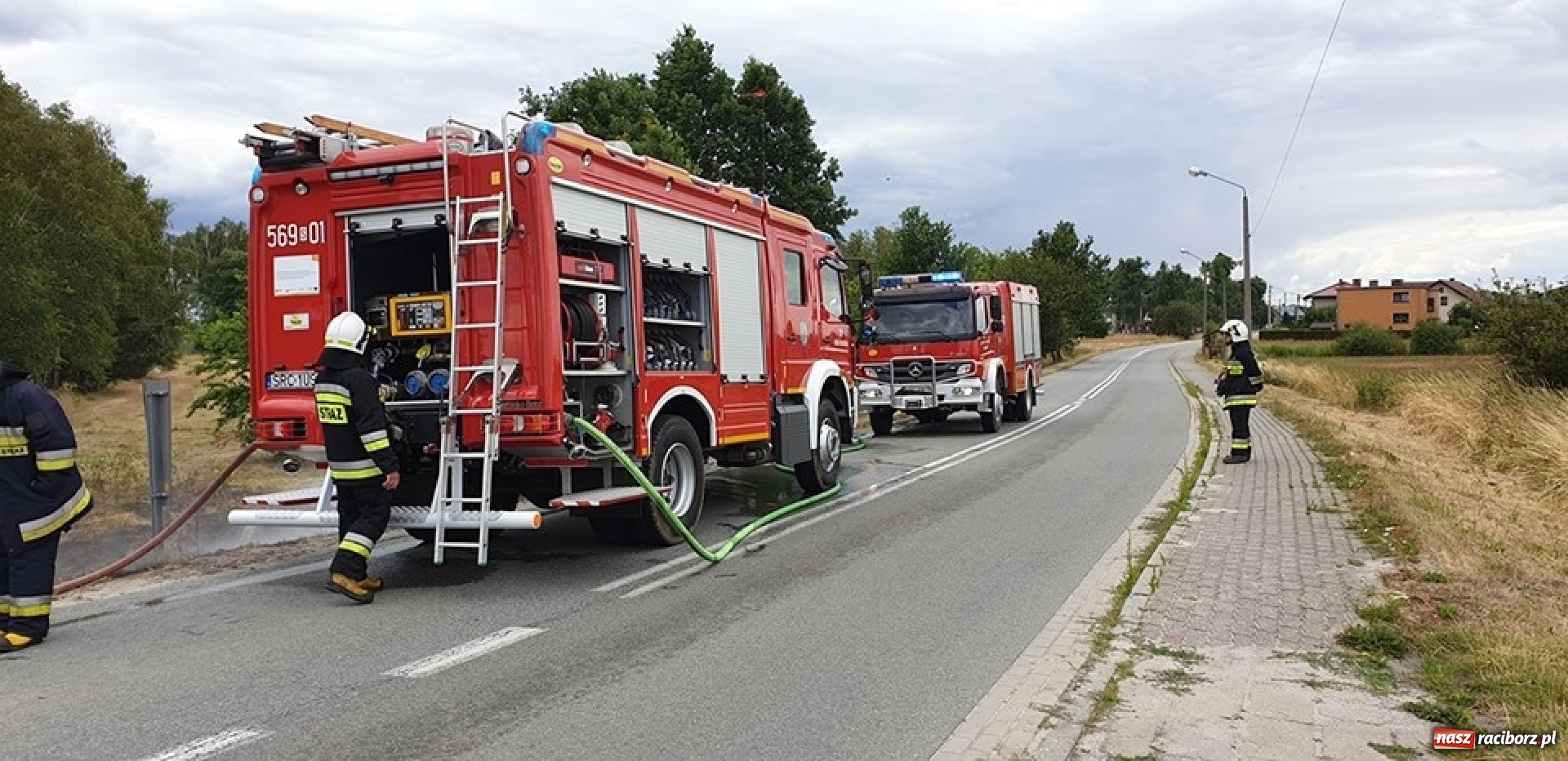 Zdjęcie w galerii na portalu naszraciborz.pl: Raport strażacki. Zalana piwnica w Kornowacu. W Siedliskach paliła się trawa wiadomości z regionu
