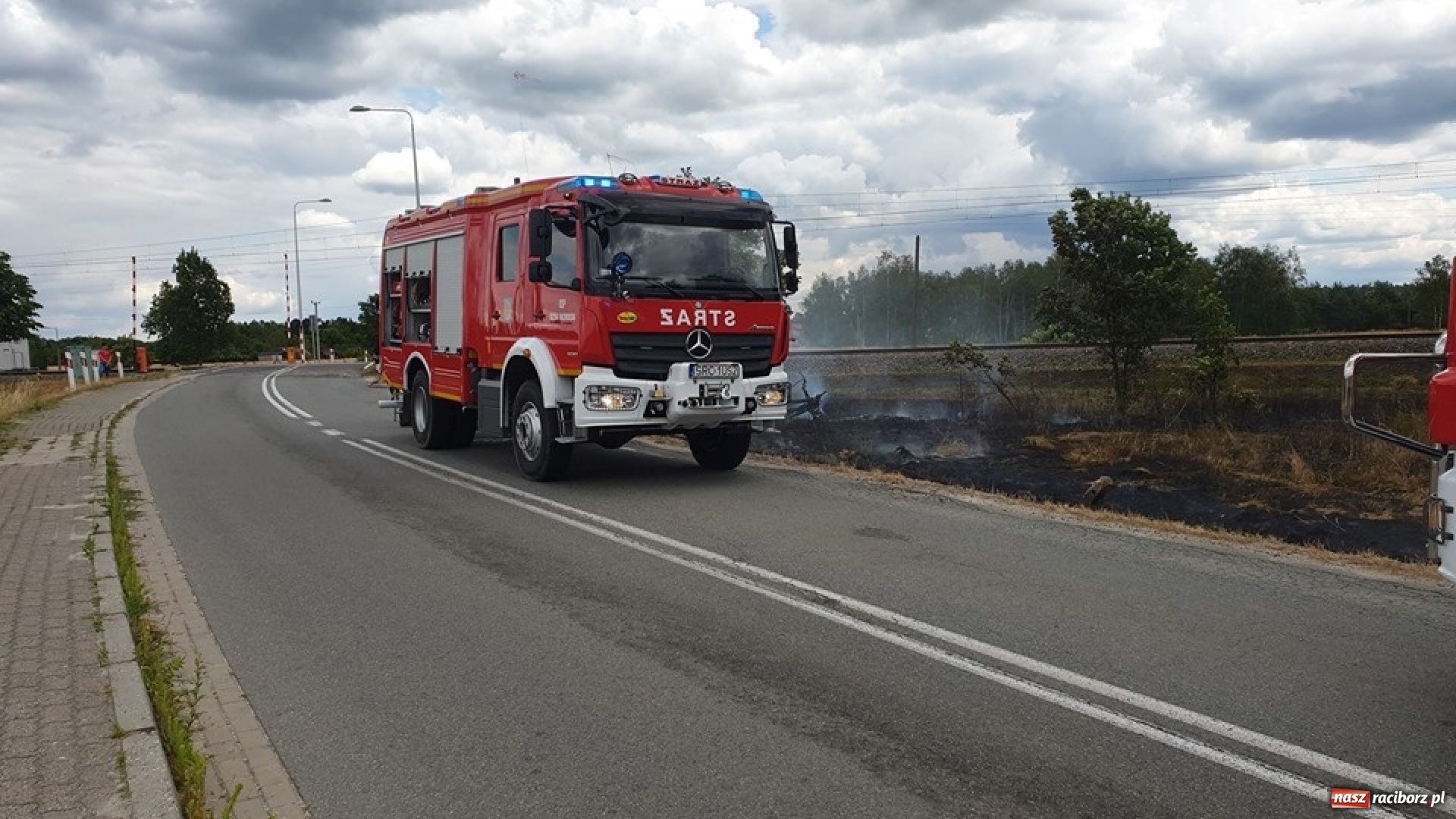Zdjęcie w galerii na portalu naszraciborz.pl: Raport strażacki. Zalana piwnica w Kornowacu. W Siedliskach paliła się trawa wiadomości z regionu