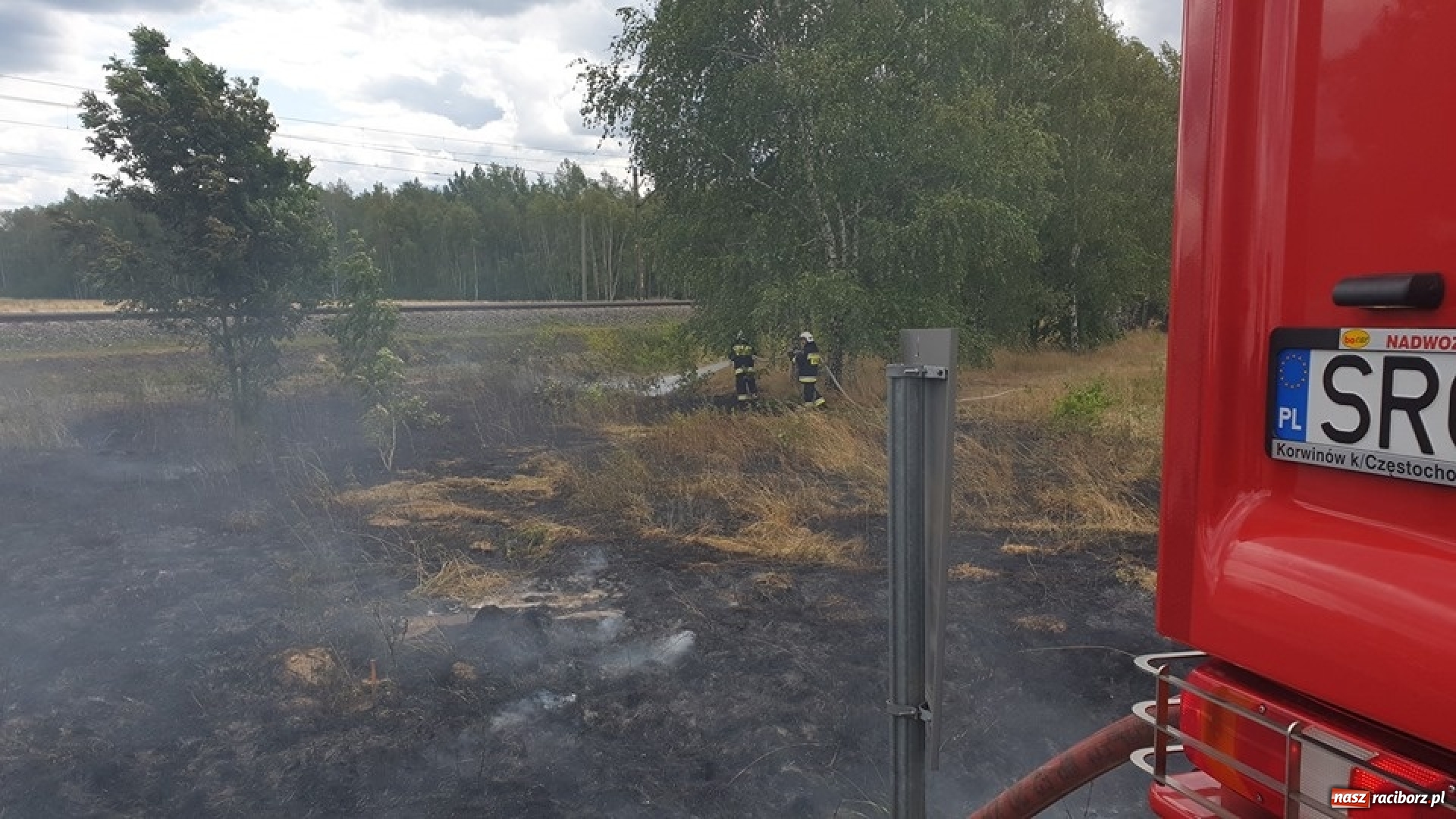 Zdjęcie w galerii na portalu naszraciborz.pl: Raport strażacki. Zalana piwnica w Kornowacu. W Siedliskach paliła się trawa wiadomości z regionu