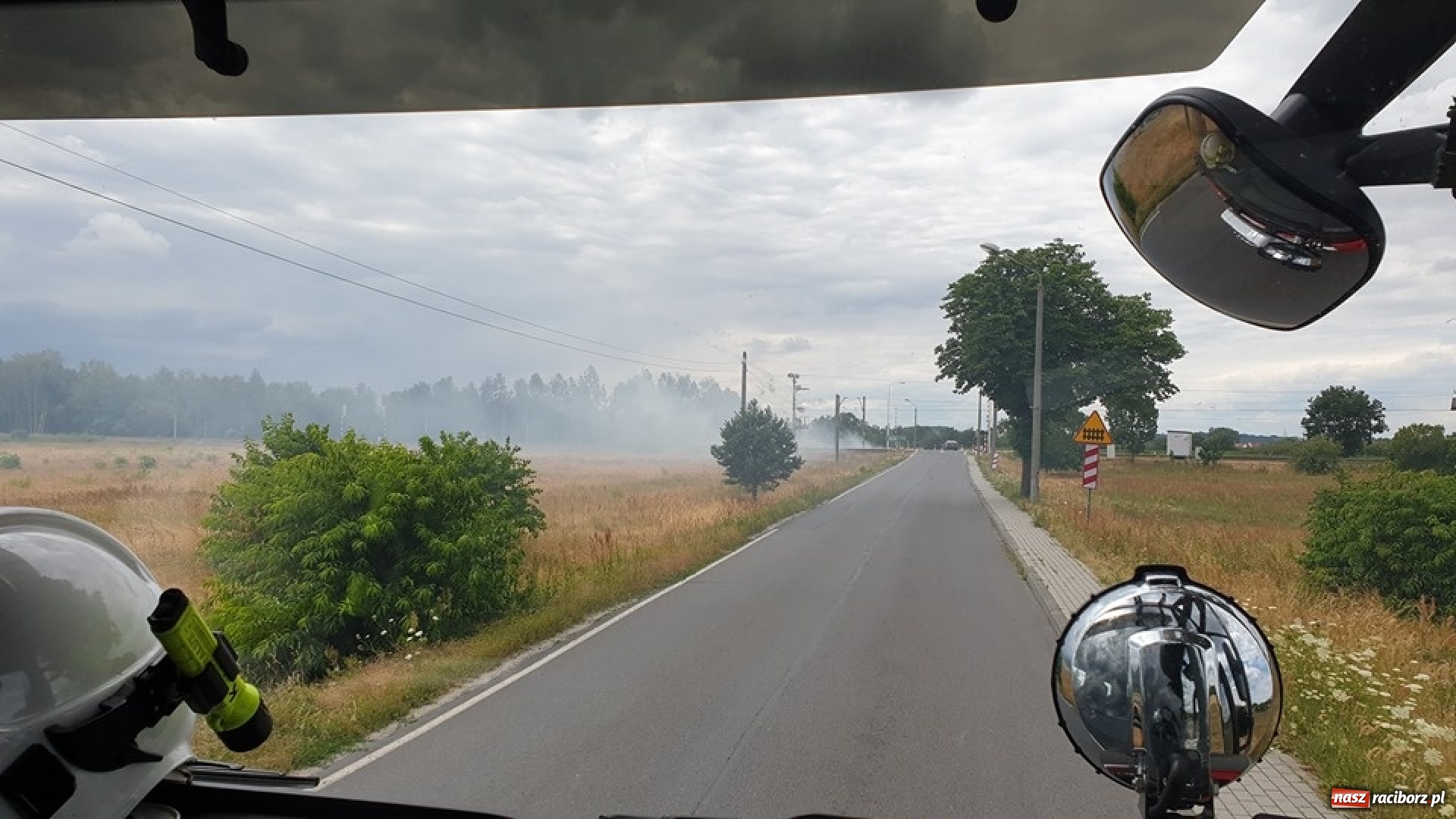 Zdjęcie w galerii na portalu naszraciborz.pl: Raport strażacki. Zalana piwnica w Kornowacu. W Siedliskach paliła się trawa wiadomości z regionu