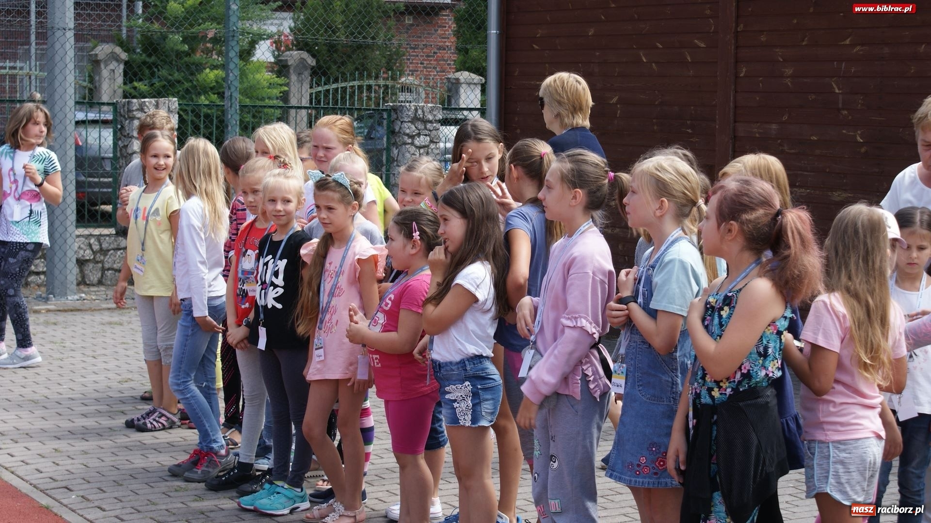 Zdjęcie w galerii na portalu naszraciborz.pl: Młodzi czytelnicy w podróży do Nibylandii [FOTO] wiadomości z regionu