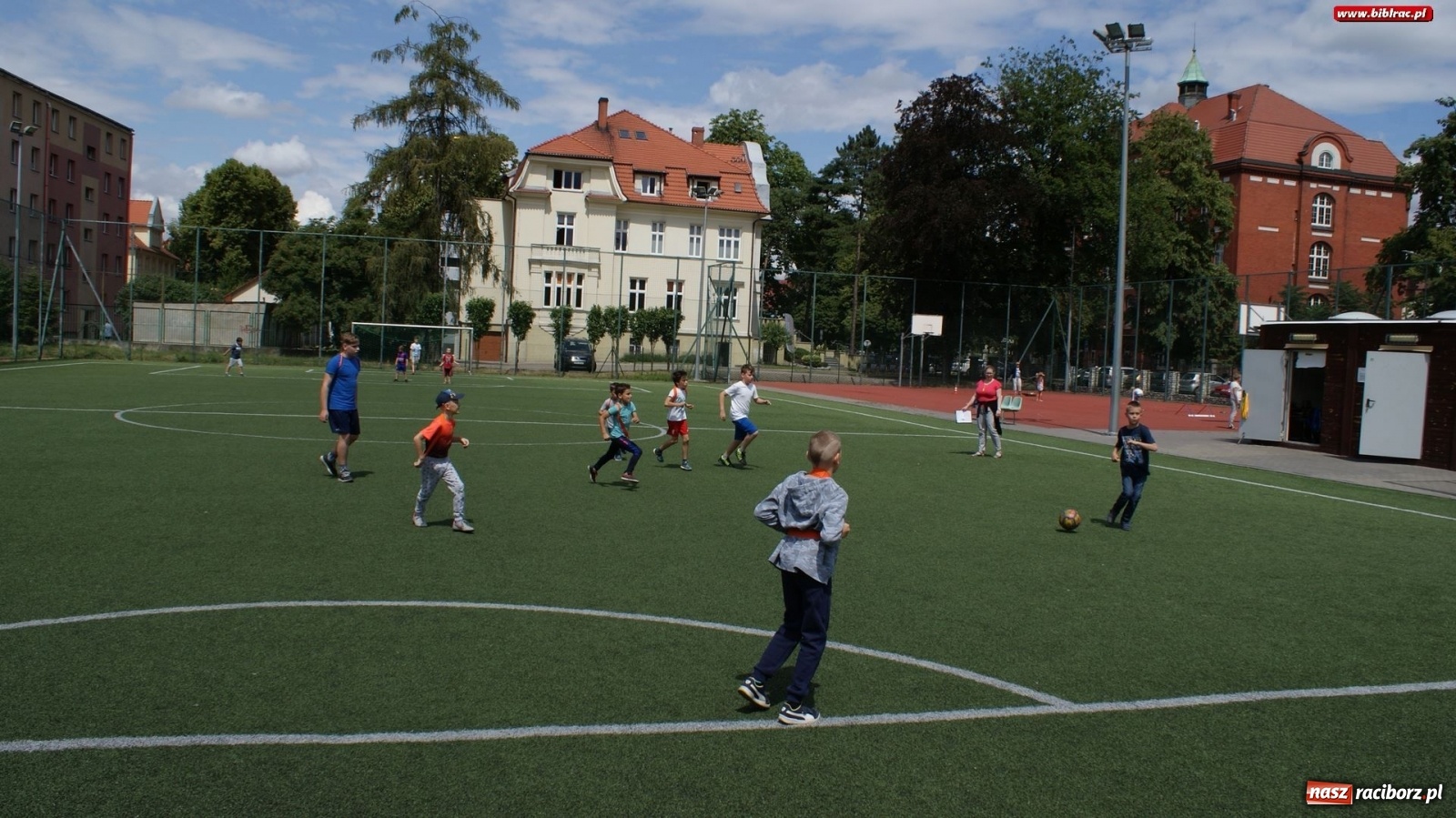 Zdjęcie w galerii na portalu naszraciborz.pl: Młodzi czytelnicy w podróży do Nibylandii [FOTO] wiadomości z regionu