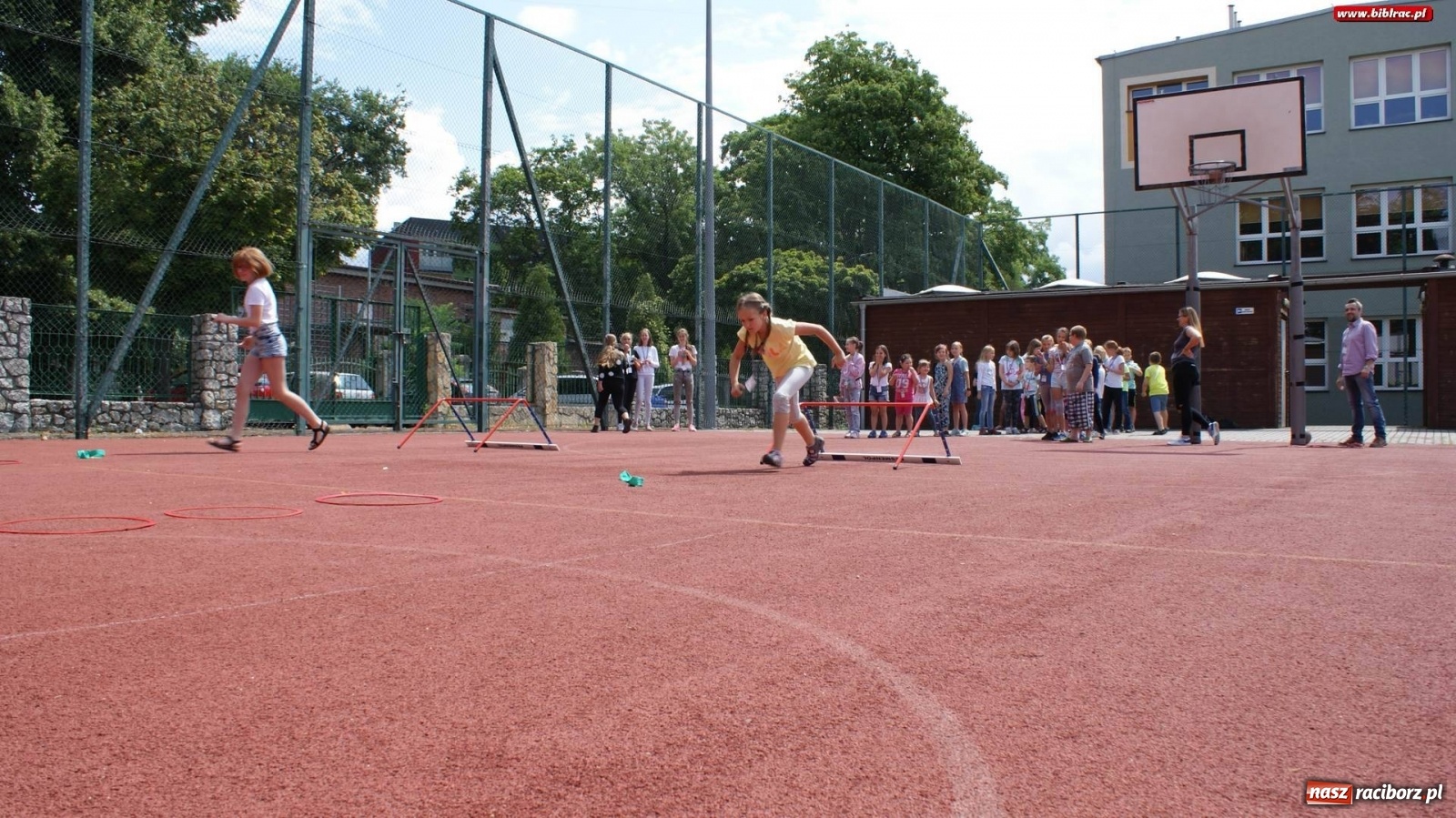 Zdjęcie w galerii na portalu naszraciborz.pl: Młodzi czytelnicy w podróży do Nibylandii [FOTO] wiadomości z regionu