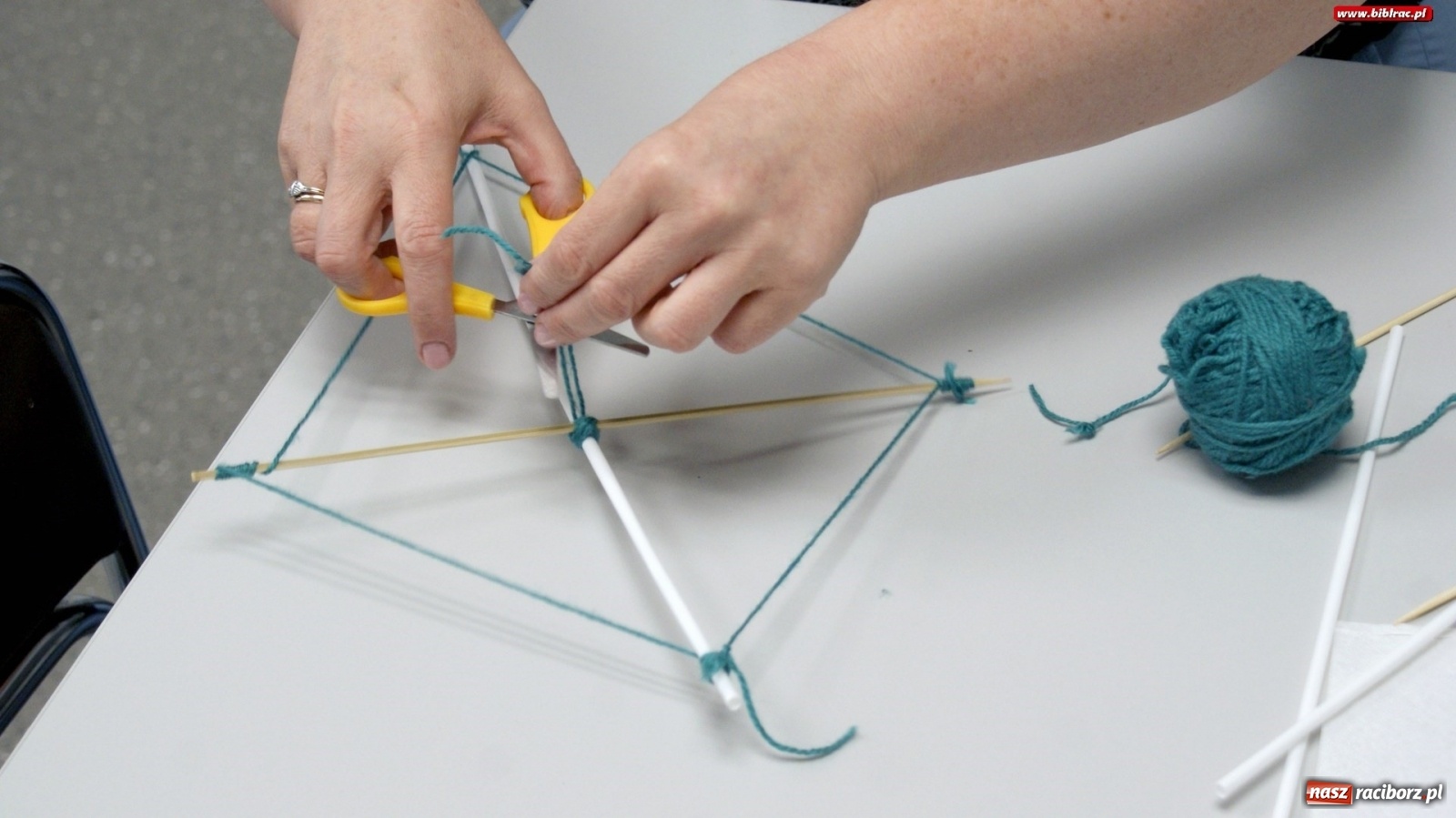 Zdjęcie w galerii na portalu naszraciborz.pl: Młodzi czytelnicy w podróży do Nibylandii [FOTO] wiadomości z regionu