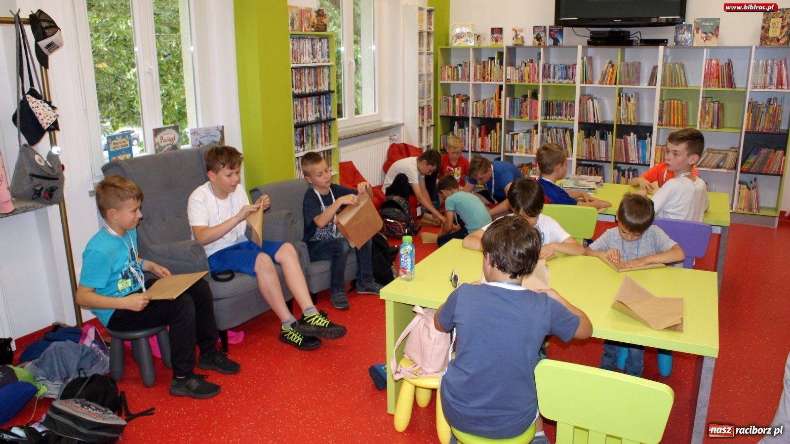 Zdjęcie w galerii na portalu naszraciborz.pl: Młodzi czytelnicy w podróży do Nibylandii [FOTO] wiadomości z regionu