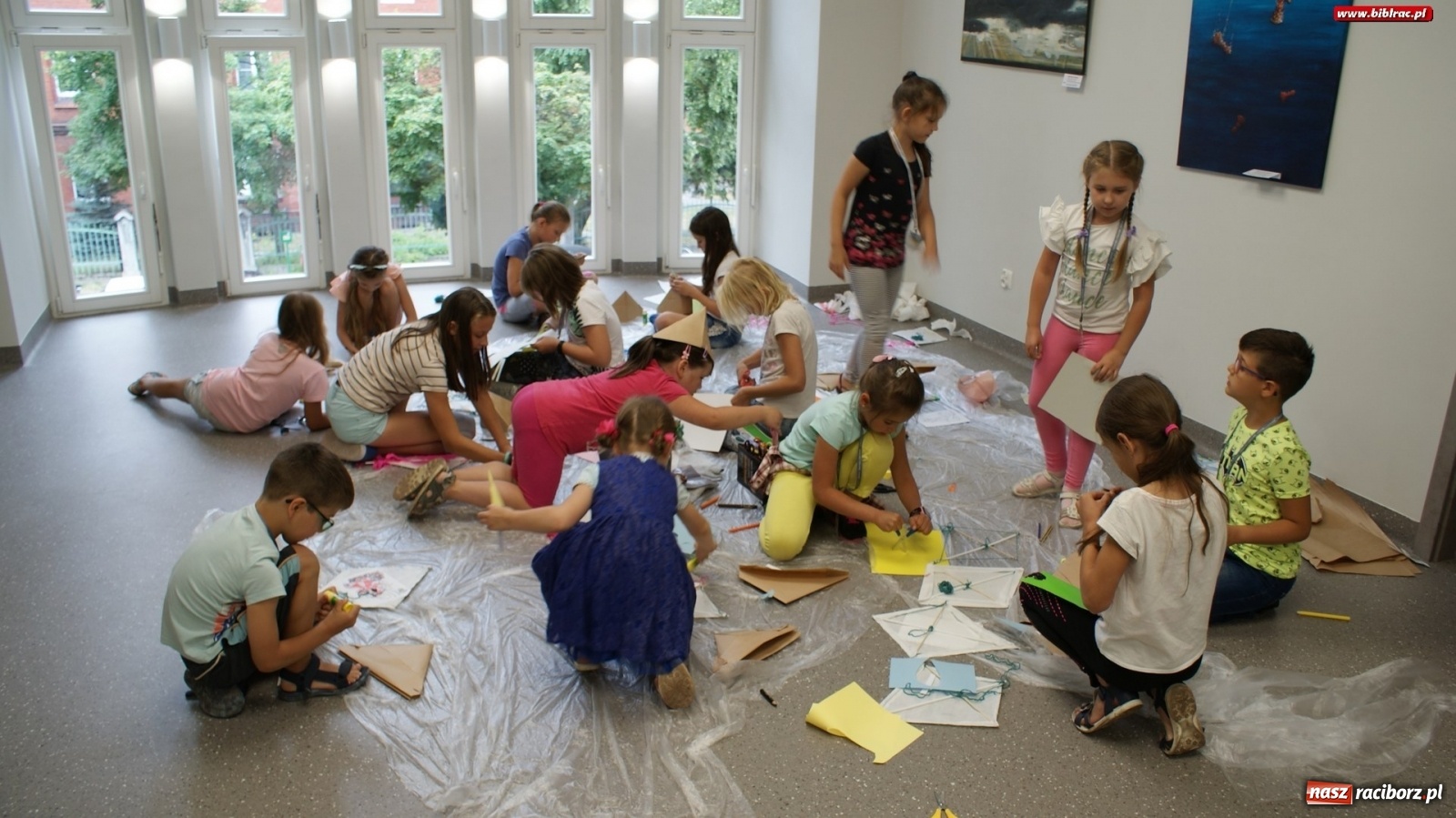 Zdjęcie w galerii na portalu naszraciborz.pl: Młodzi czytelnicy w podróży do Nibylandii [FOTO] wiadomości z regionu