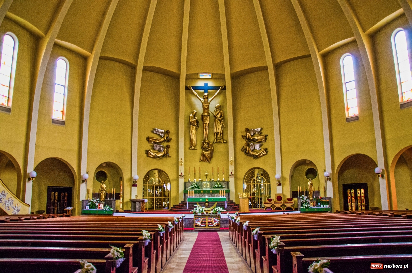 Zdjęcie w galerii na portalu naszraciborz.pl: Nowe ogrodzenie kościoła NSPJ coraz dłuższe [FOTO] wiadomości z regionu