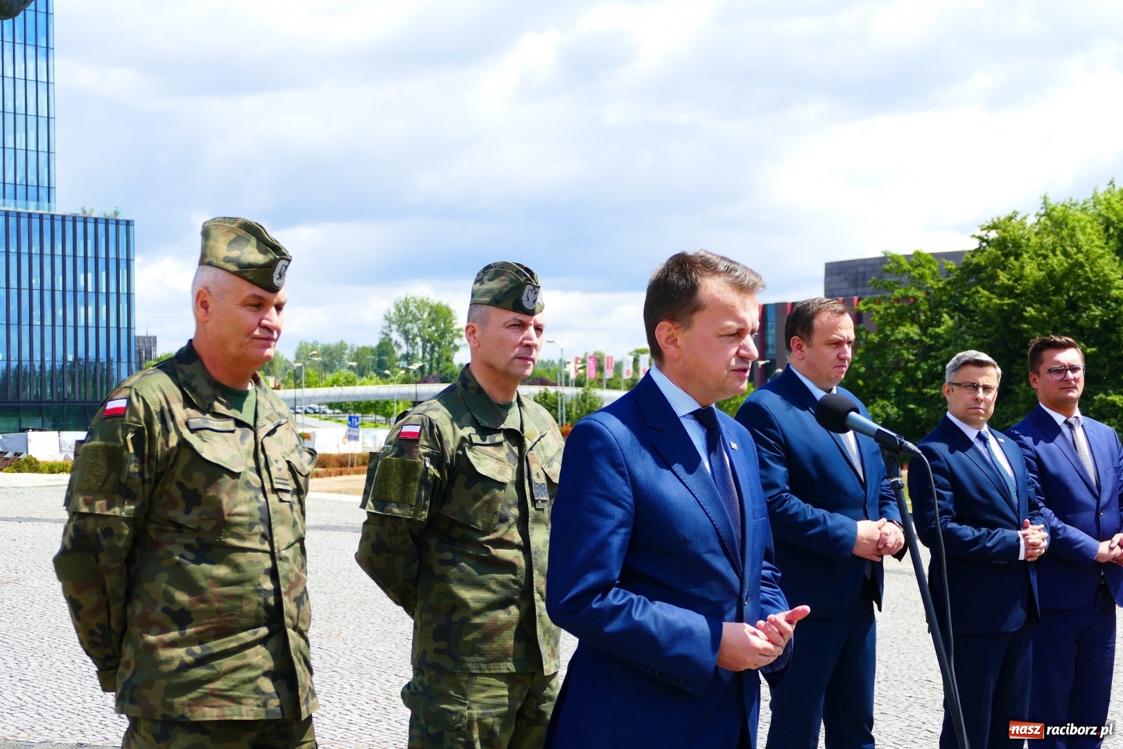 Zdjęcie w galerii na portalu naszraciborz.pl: Defilada Wierni Polsce 15 sierpnia w Katowicach  wiadomości z regionu