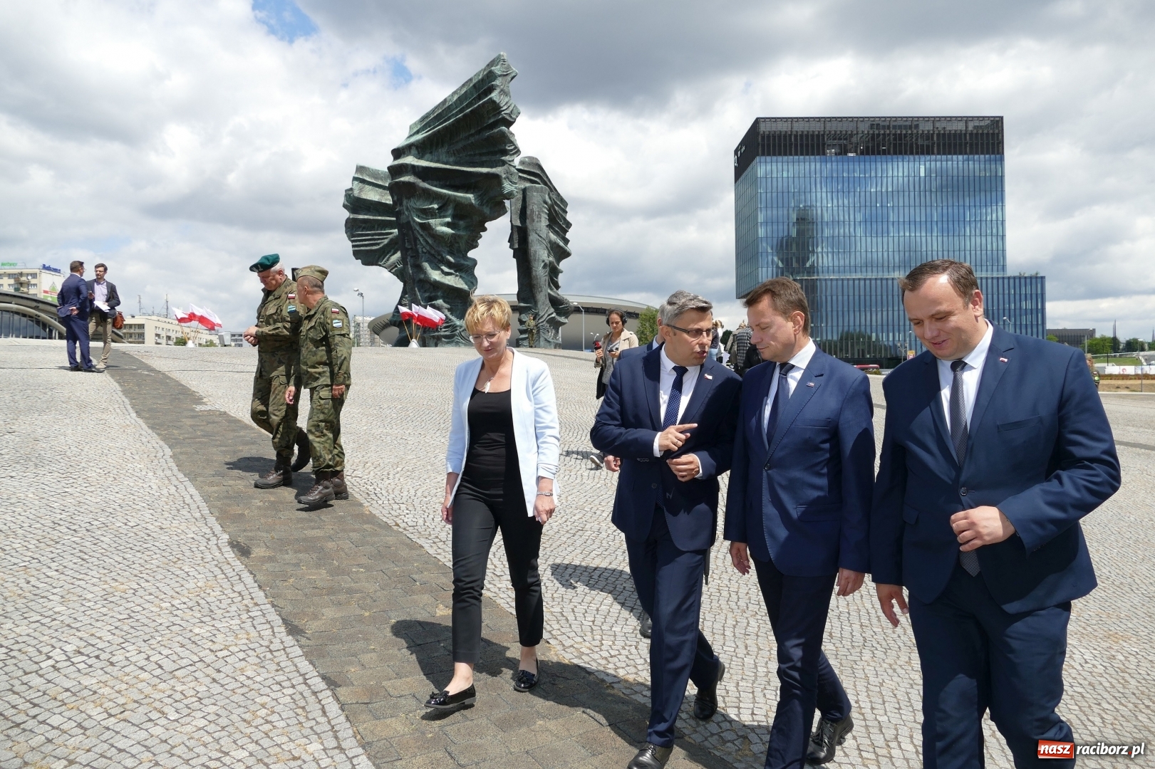 Zdjęcie w galerii na portalu naszraciborz.pl: Defilada Wierni Polsce 15 sierpnia w Katowicach  wiadomości z regionu