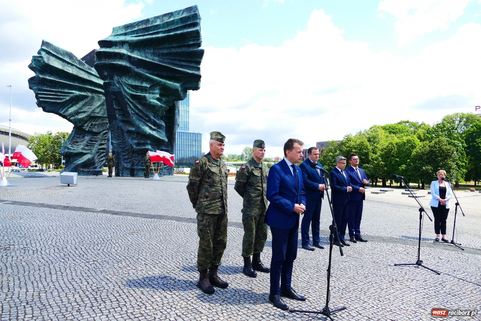 Zdjęcie w galerii na portalu naszraciborz.pl: Defilada Wierni Polsce 15 sierpnia w Katowicach  wiadomości z regionu