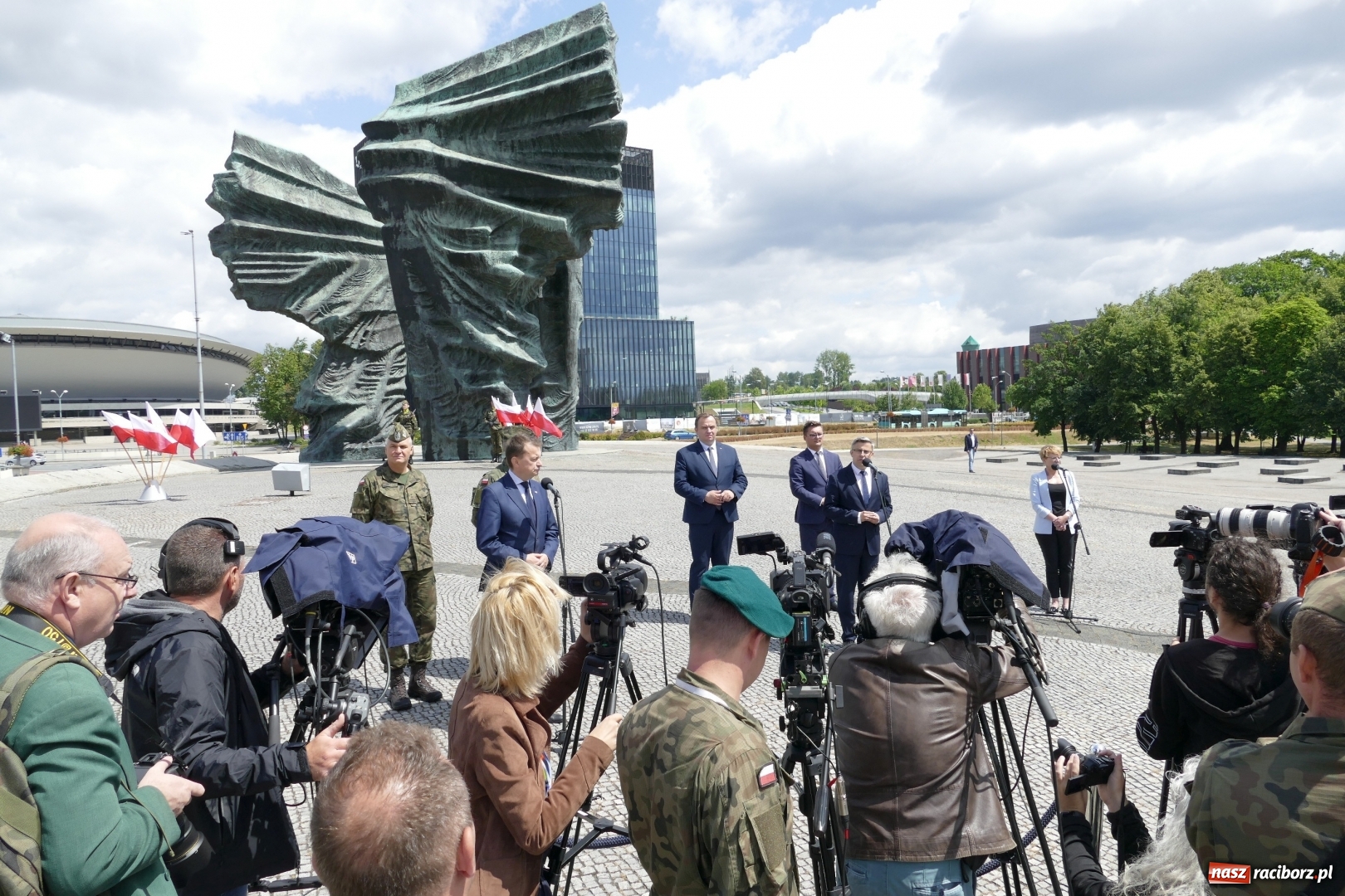 Zdjęcie w galerii na portalu naszraciborz.pl: Defilada Wierni Polsce 15 sierpnia w Katowicach  wiadomości z regionu