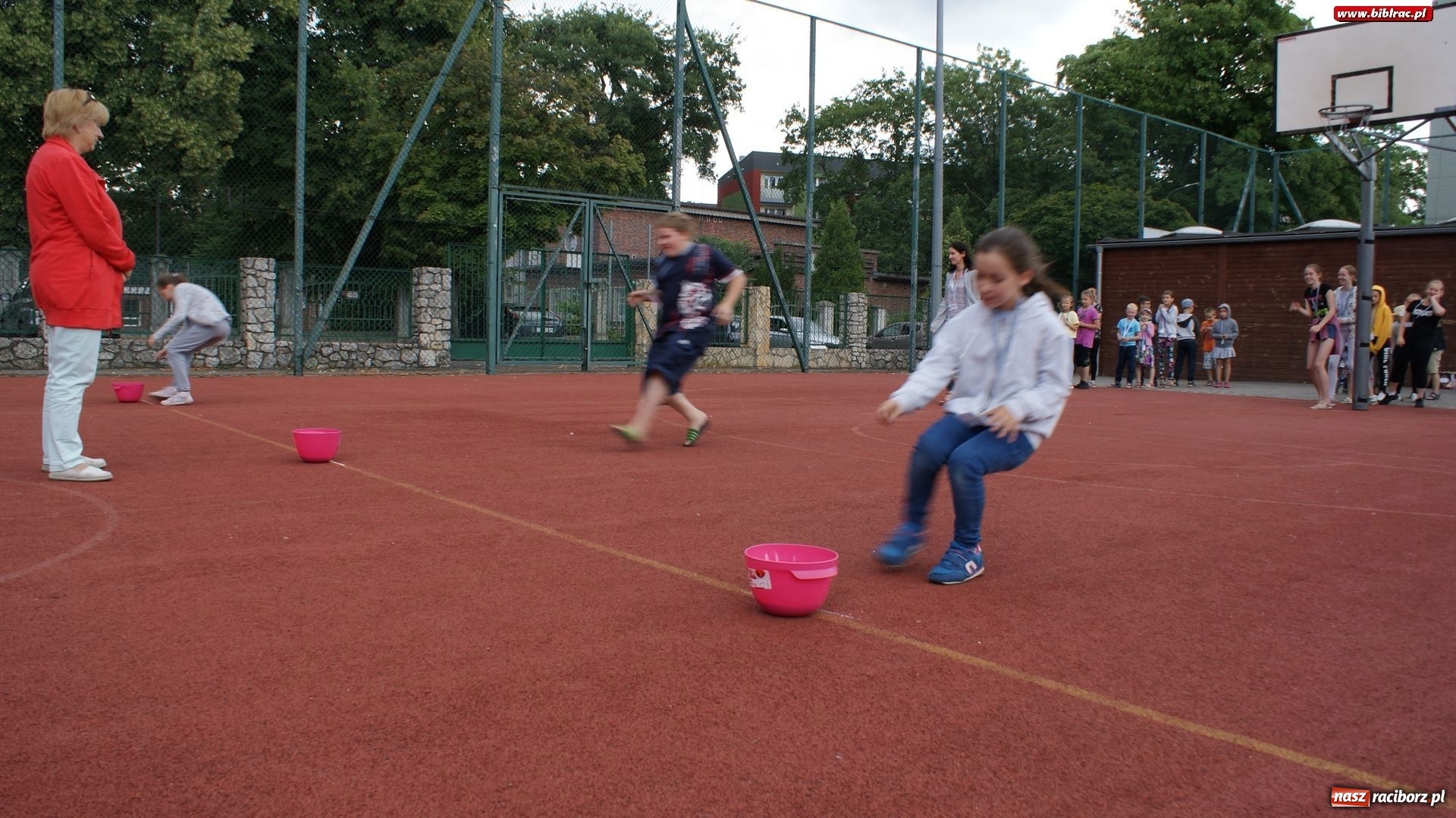 Zdjęcie w galerii na portalu naszraciborz.pl: W poszukiwaniu drogi do Narnii, czyli Lato z biblioteką w pełni wiadomości z regionu