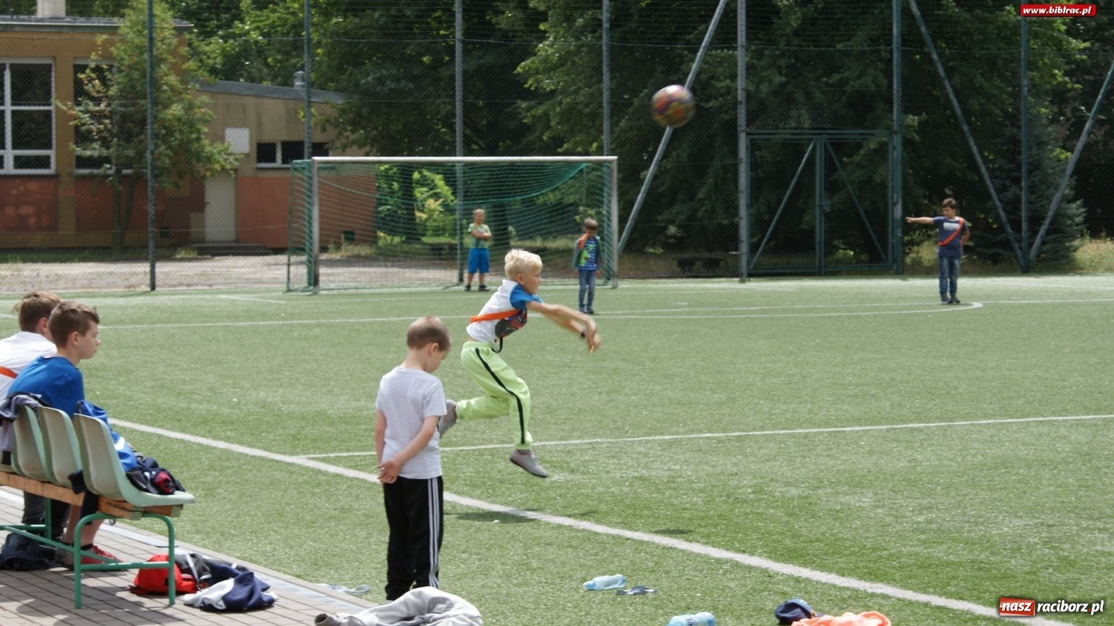 Zdjęcie w galerii na portalu naszraciborz.pl: W poszukiwaniu drogi do Narnii, czyli Lato z biblioteką w pełni wiadomości z regionu