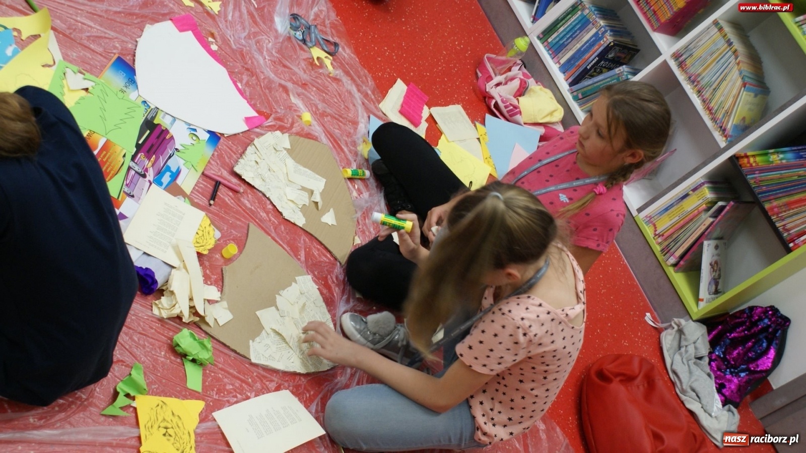 Zdjęcie w galerii na portalu naszraciborz.pl: W poszukiwaniu drogi do Narnii, czyli Lato z biblioteką w pełni wiadomości z regionu