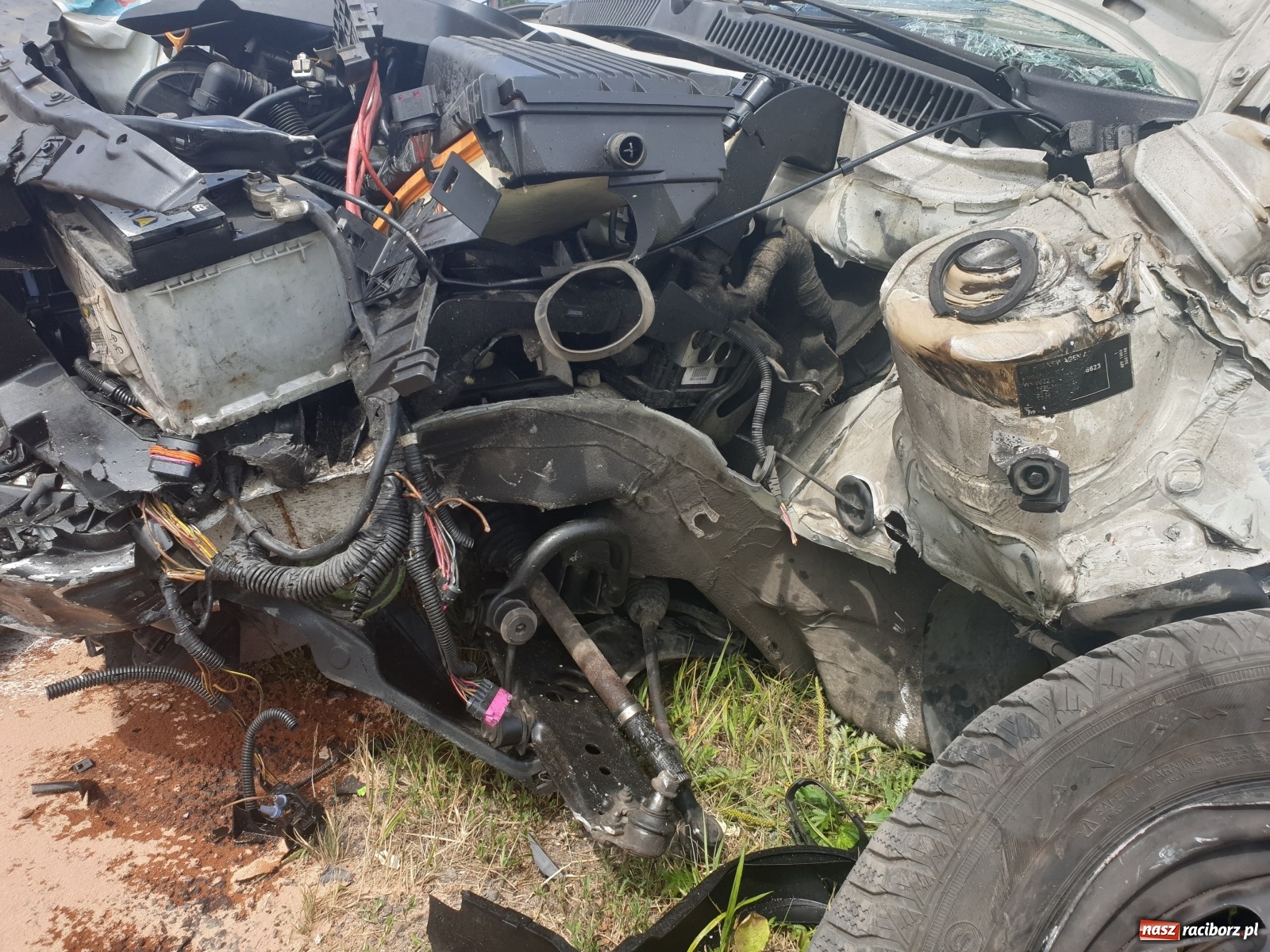 Zdjęcie w galerii na portalu naszraciborz.pl: DK 45. Zderzenie ciężarówki i osobówki na granicy Zabełkowa i Rudyszwałdu [FOTO] wiadomości z regionu