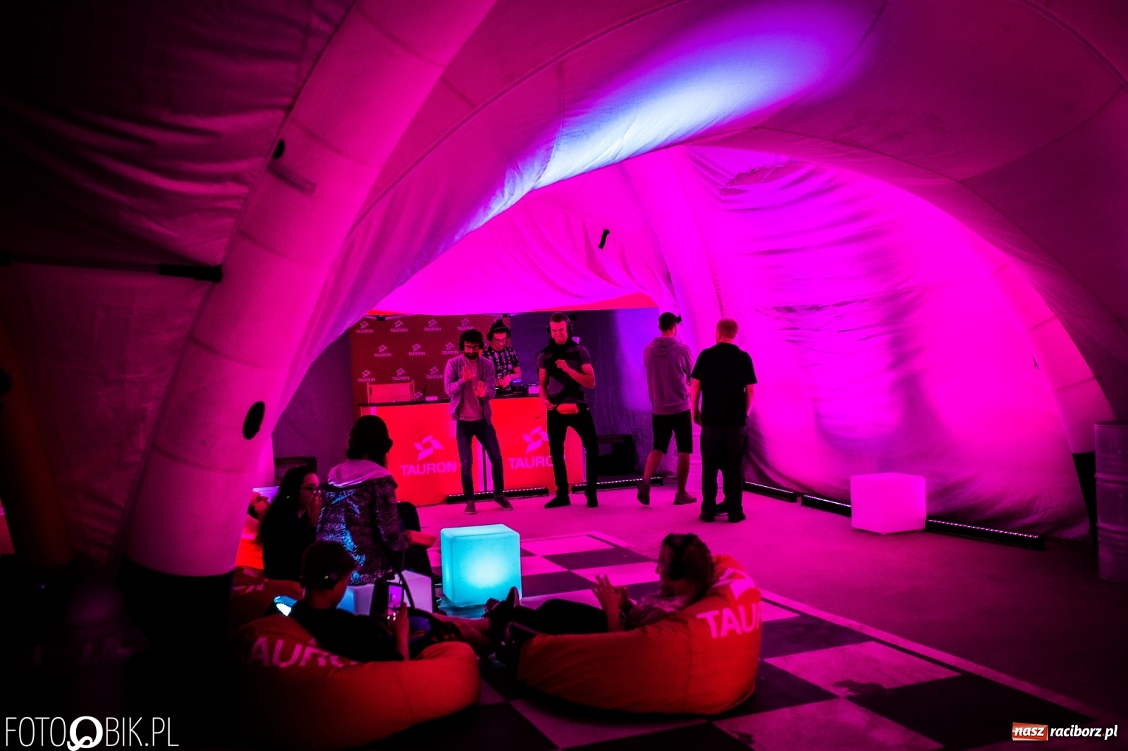 Zdjęcie w galerii na portalu naszraciborz.pl: Magia dźwięków i świateł. INTRO Festival 2019 wiadomości z regionu