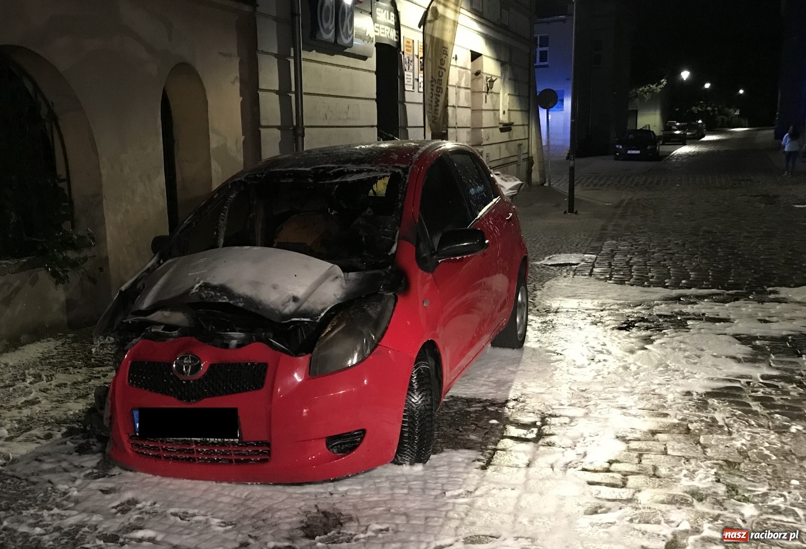 Zdjęcie w galerii na portalu naszraciborz.pl: Pożar toyoty na Rzeźniczej [FOTO] wiadomości z regionu
