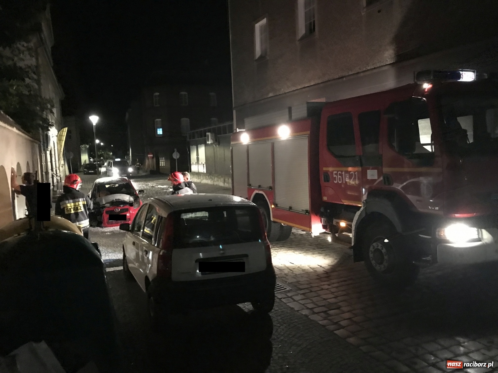 Zdjęcie w galerii na portalu naszraciborz.pl: Pożar toyoty na Rzeźniczej [FOTO] wiadomości z regionu