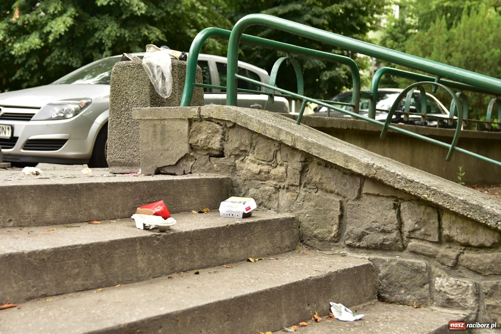 Zdjęcie w galerii na portalu naszraciborz.pl: Uwolnić bulwary dla raciborzan, czyli z butelką piwa albo wina nad Odrę? SONDA wiadomości z regionu