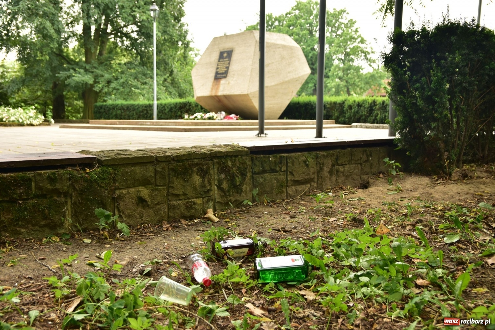 Zdjęcie w galerii na portalu naszraciborz.pl: Uwolnić bulwary dla raciborzan, czyli z butelką piwa albo wina nad Odrę? SONDA wiadomości z regionu