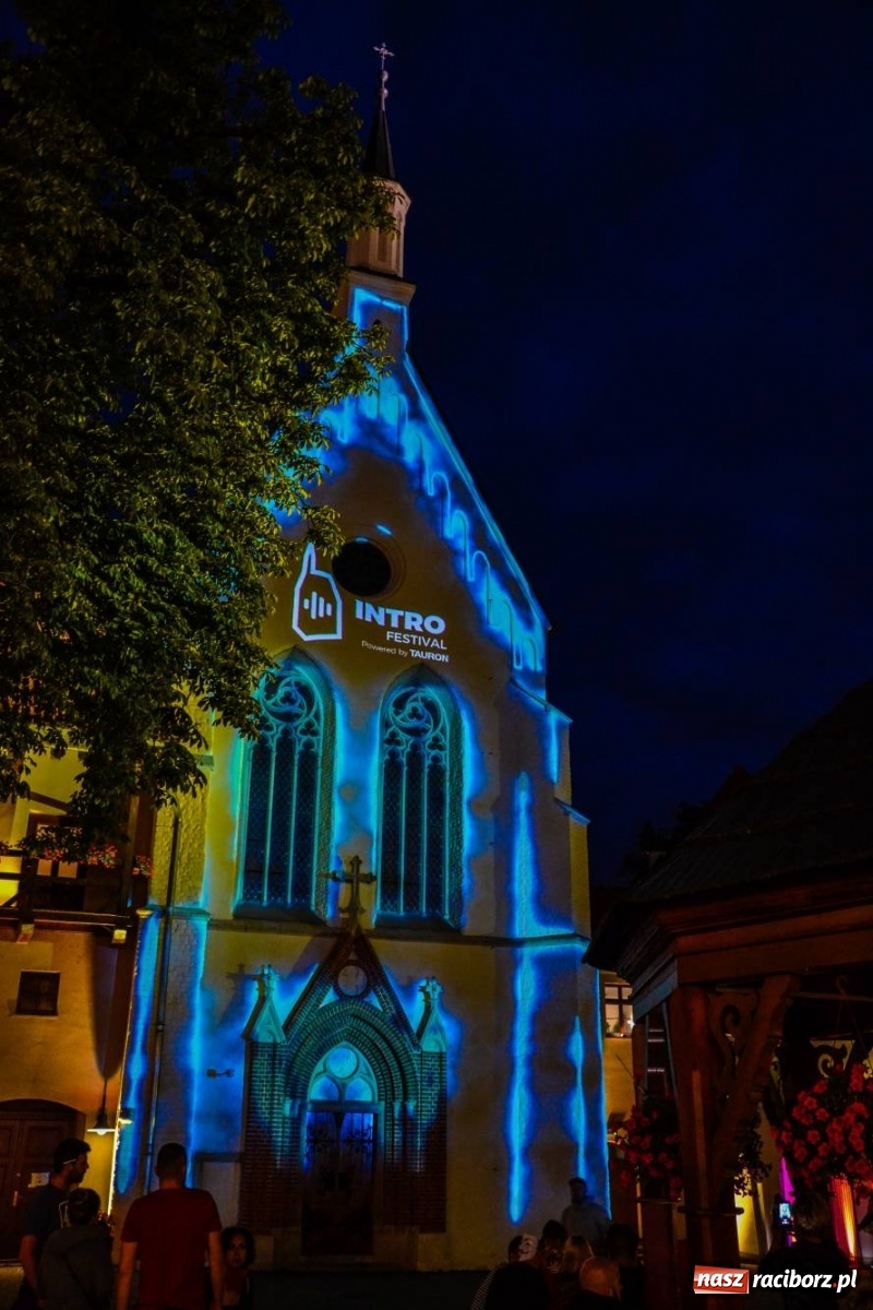 Zdjęcie w galerii na portalu naszraciborz.pl: Mapping 3D raciborskiej kaplicy od Clockwork. Jak wam się podoba? FOTO i WIDEO wiadomości z regionu
