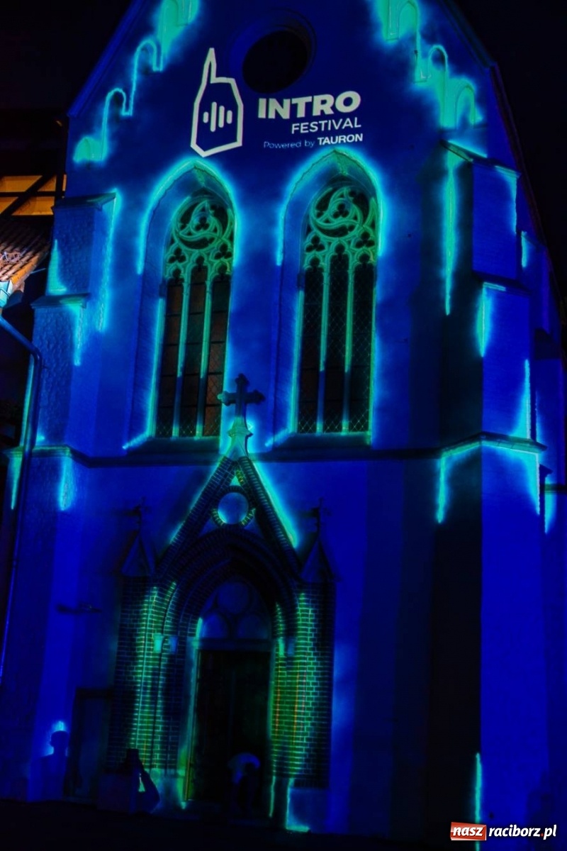 Zdjęcie w galerii na portalu naszraciborz.pl: Mapping 3D raciborskiej kaplicy od Clockwork. Jak wam się podoba? FOTO i WIDEO wiadomości z regionu