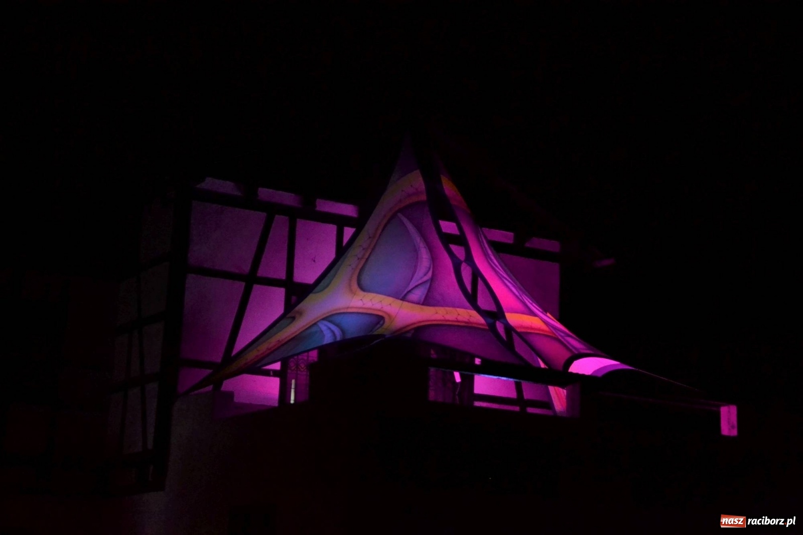 Zdjęcie w galerii na portalu naszraciborz.pl: Mapping 3D raciborskiej kaplicy od Clockwork. Jak wam się podoba? FOTO i WIDEO wiadomości z regionu