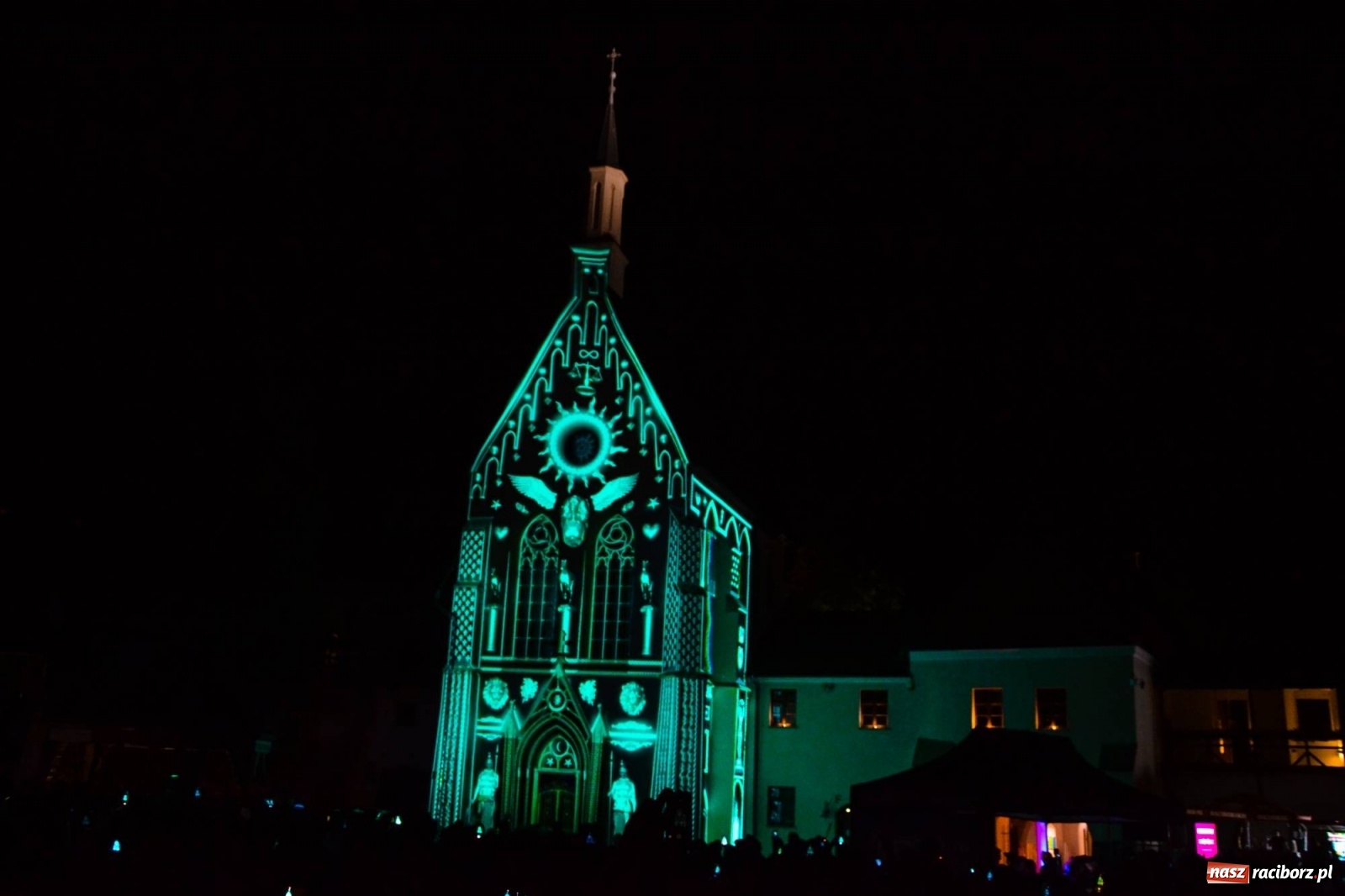Zdjęcie w galerii na portalu naszraciborz.pl: Mapping 3D raciborskiej kaplicy od Clockwork. Jak wam się podoba? FOTO i WIDEO wiadomości z regionu