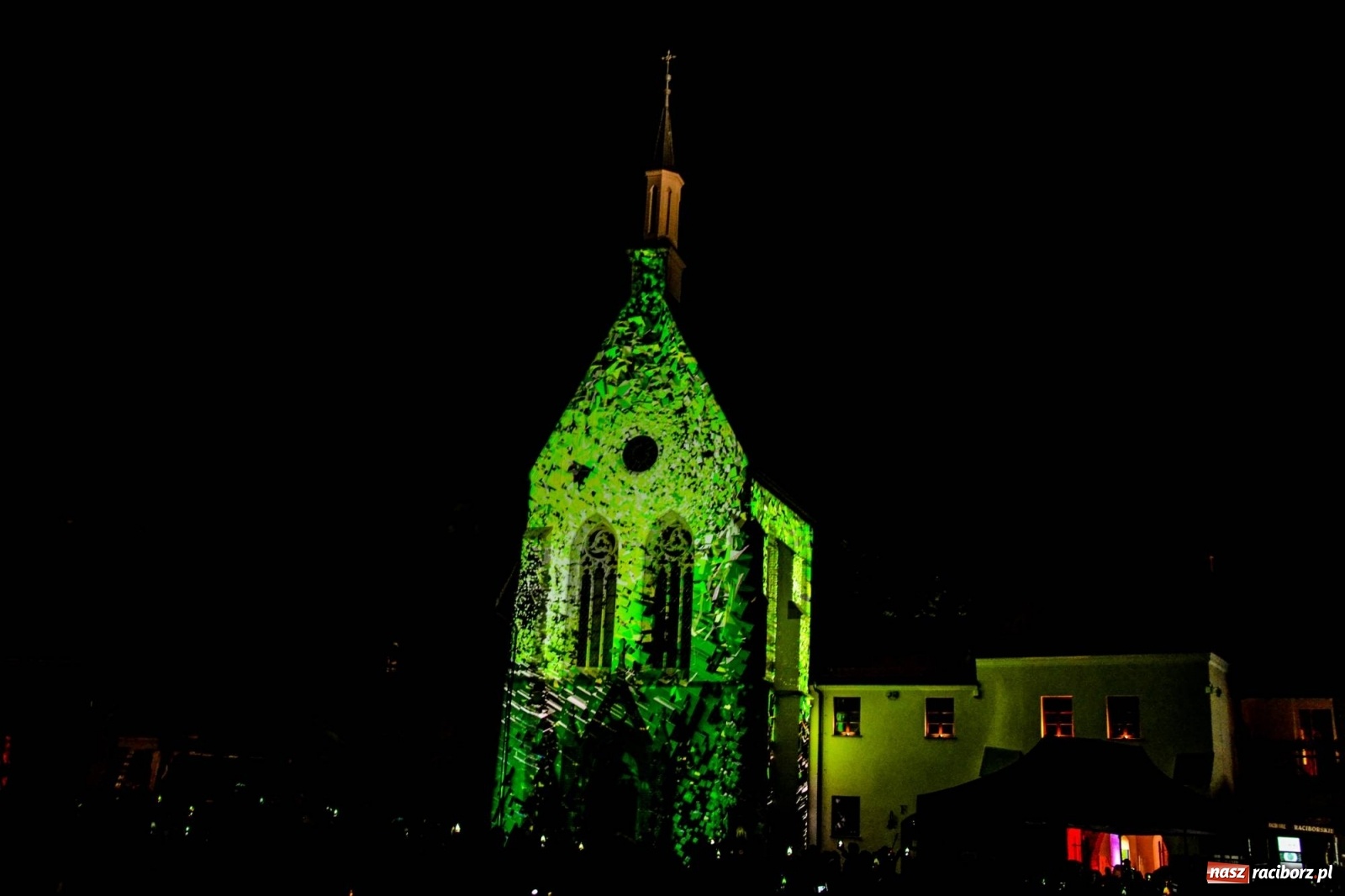Zdjęcie w galerii na portalu naszraciborz.pl: Mapping 3D raciborskiej kaplicy od Clockwork. Jak wam się podoba? FOTO i WIDEO wiadomości z regionu