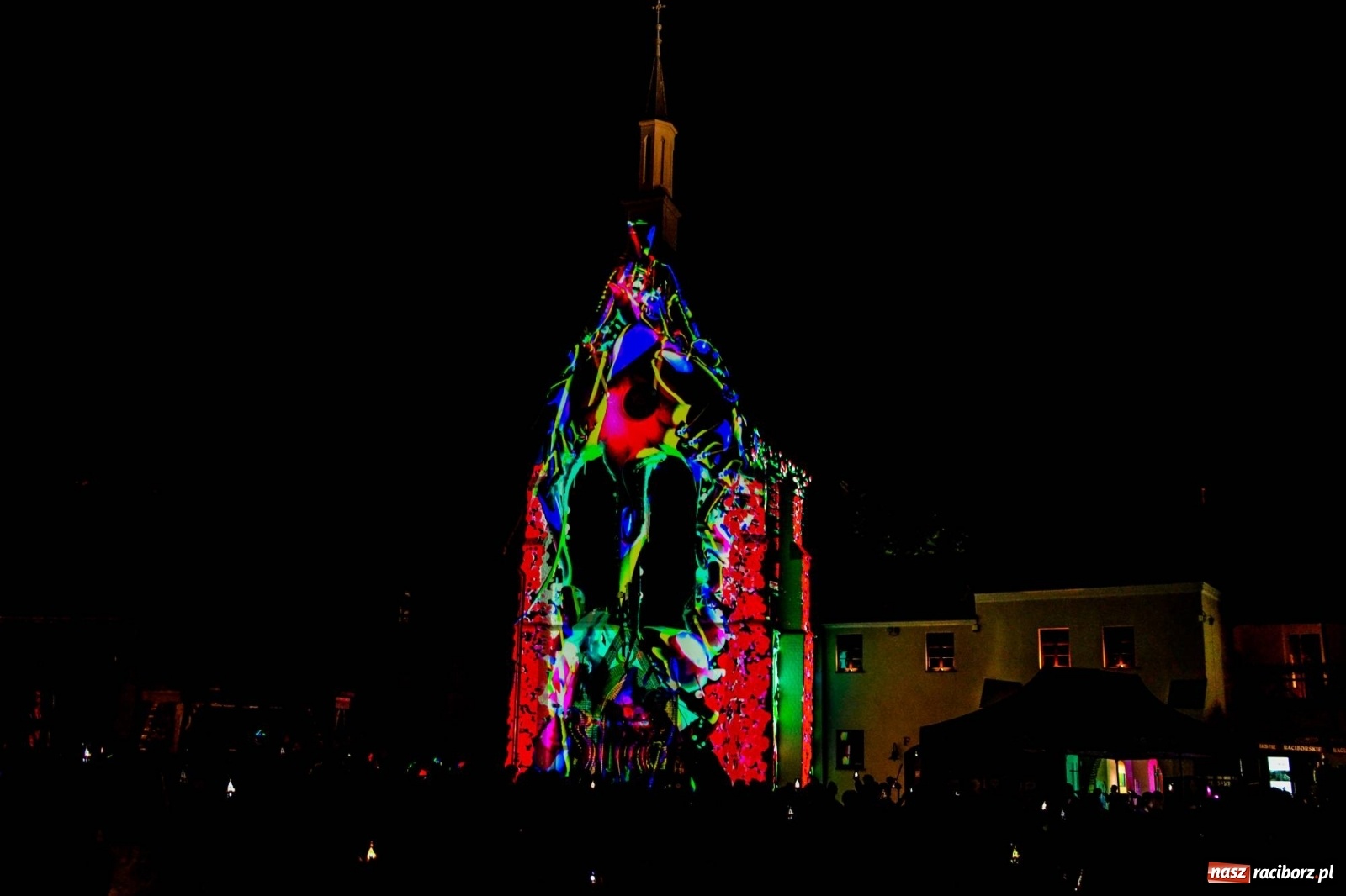 Zdjęcie w galerii na portalu naszraciborz.pl: Mapping 3D raciborskiej kaplicy od Clockwork. Jak wam się podoba? FOTO i WIDEO wiadomości z regionu