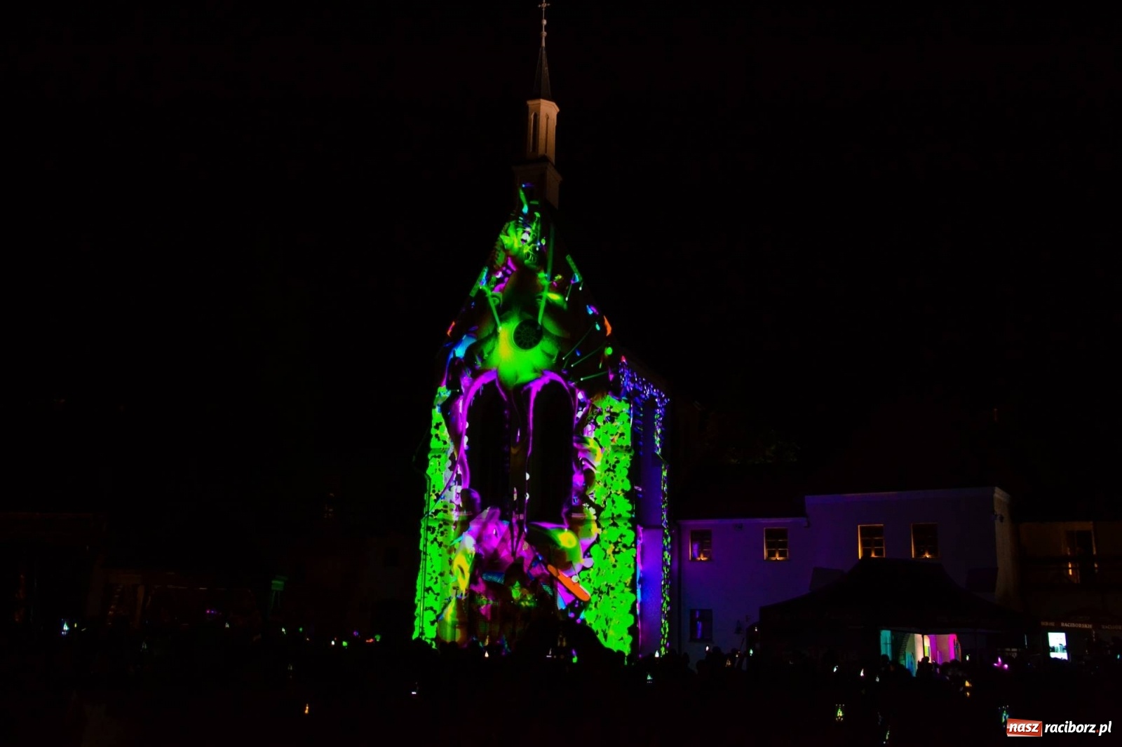 Zdjęcie w galerii na portalu naszraciborz.pl: Mapping 3D raciborskiej kaplicy od Clockwork. Jak wam się podoba? FOTO i WIDEO wiadomości z regionu