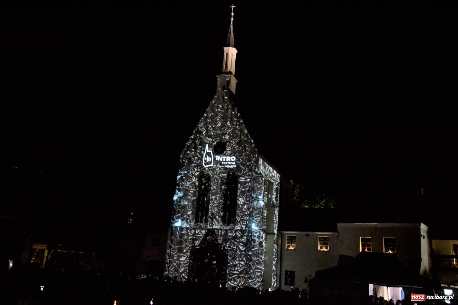 Zdjęcie w galerii na portalu naszraciborz.pl: Mapping 3D raciborskiej kaplicy od Clockwork. Jak wam się podoba? FOTO i WIDEO wiadomości z regionu