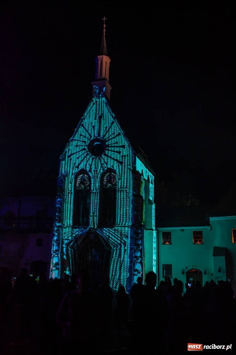 Zdjęcie w galerii na portalu naszraciborz.pl: Mapping 3D raciborskiej kaplicy od Clockwork. Jak wam się podoba? FOTO i WIDEO wiadomości z regionu